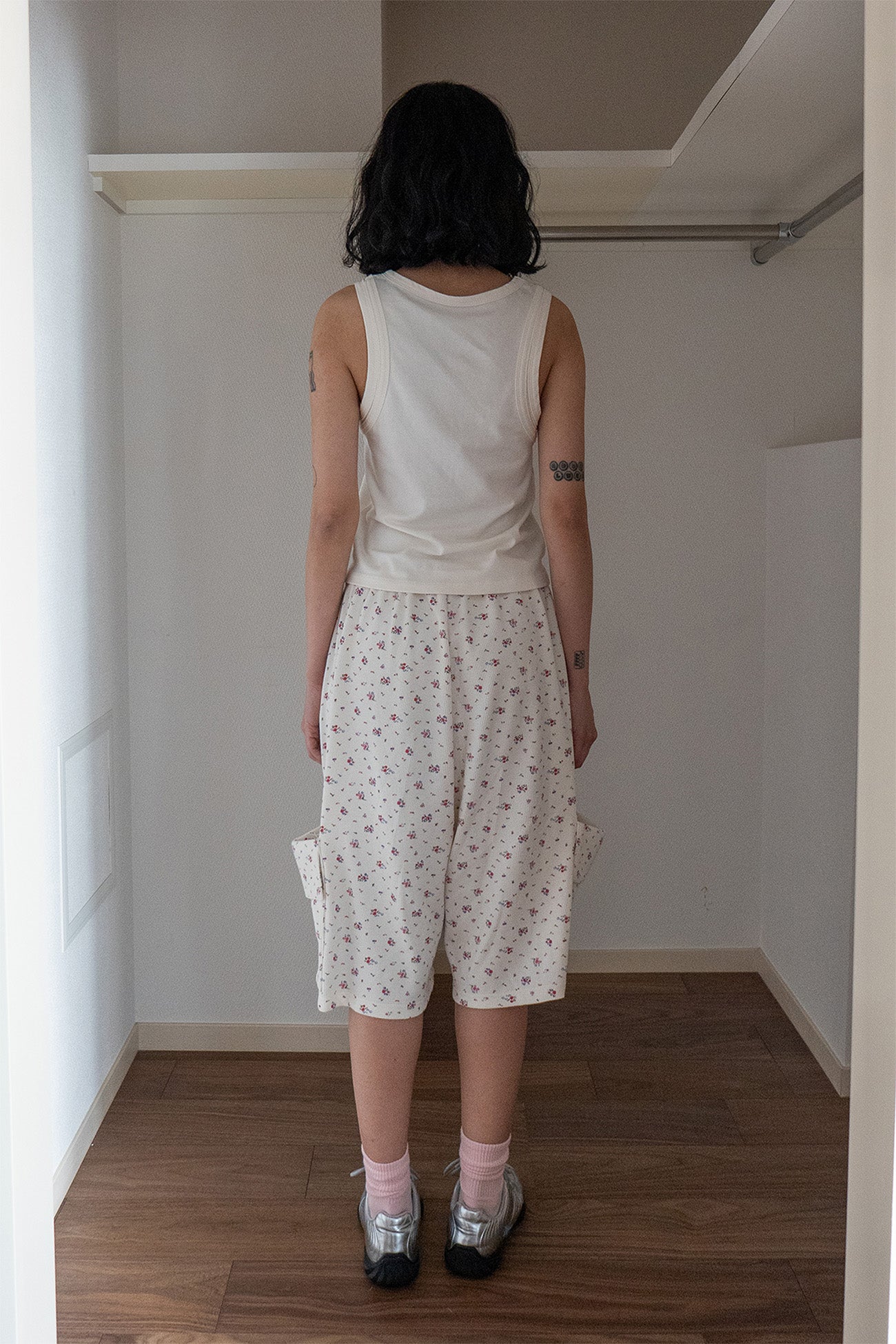Deinet - Soft Waffle Flower Jersey Cargo Bermuda Pants (Ivory) product image 3 | TRAB K-Fashion Australia