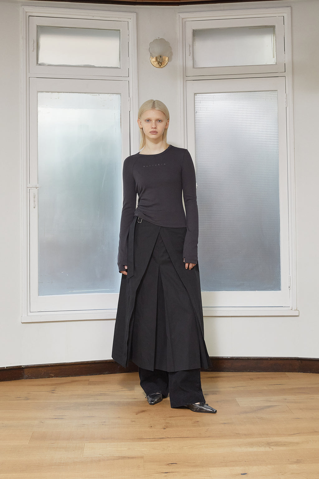 Matin Kim - Finger Hole Logo Printing Top (Charcoal) product image 5 | TRAB K-Fashion Australia