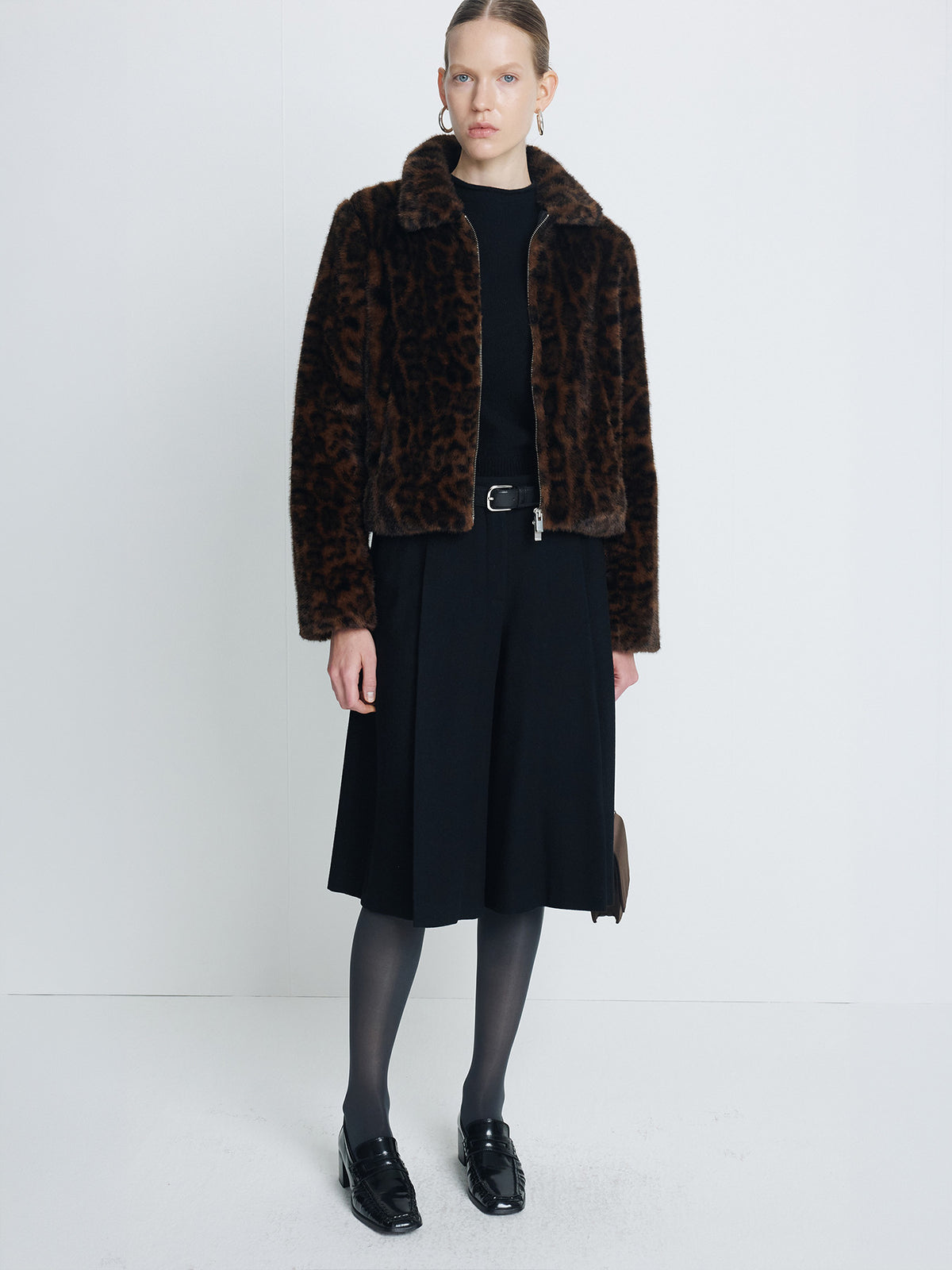 Tonywack - Wool Single Pleat Bermuda Trousers (Black) product image 8 | TRAB K-Fashion Australia