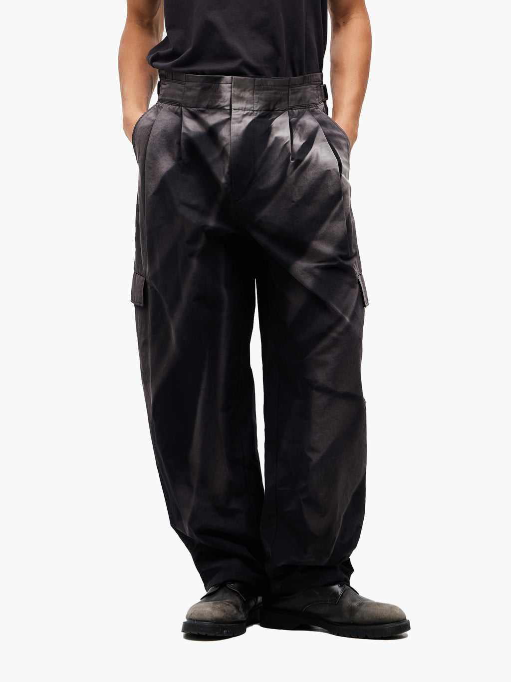 Jiyong Kim - Sun-Bleached Pleated Trousers (Black) product image 3 | TRAB K-Fashion Australia