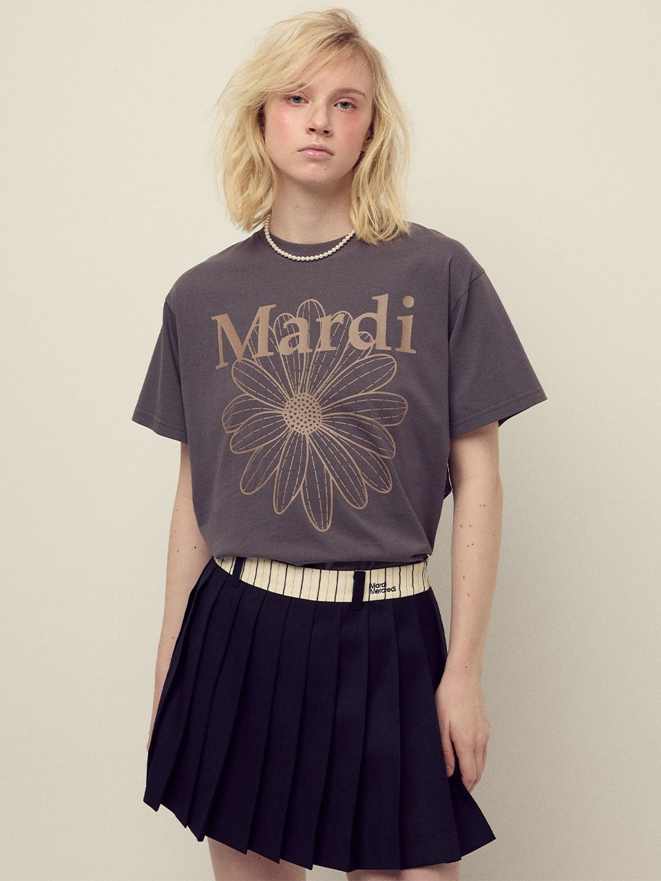 Mardi Mercredi - [Pre-Order – Ships June 26] Tshirt Flowermardi (Charcoal Taupe) product image 1 | TRAB K-Fashion Australia