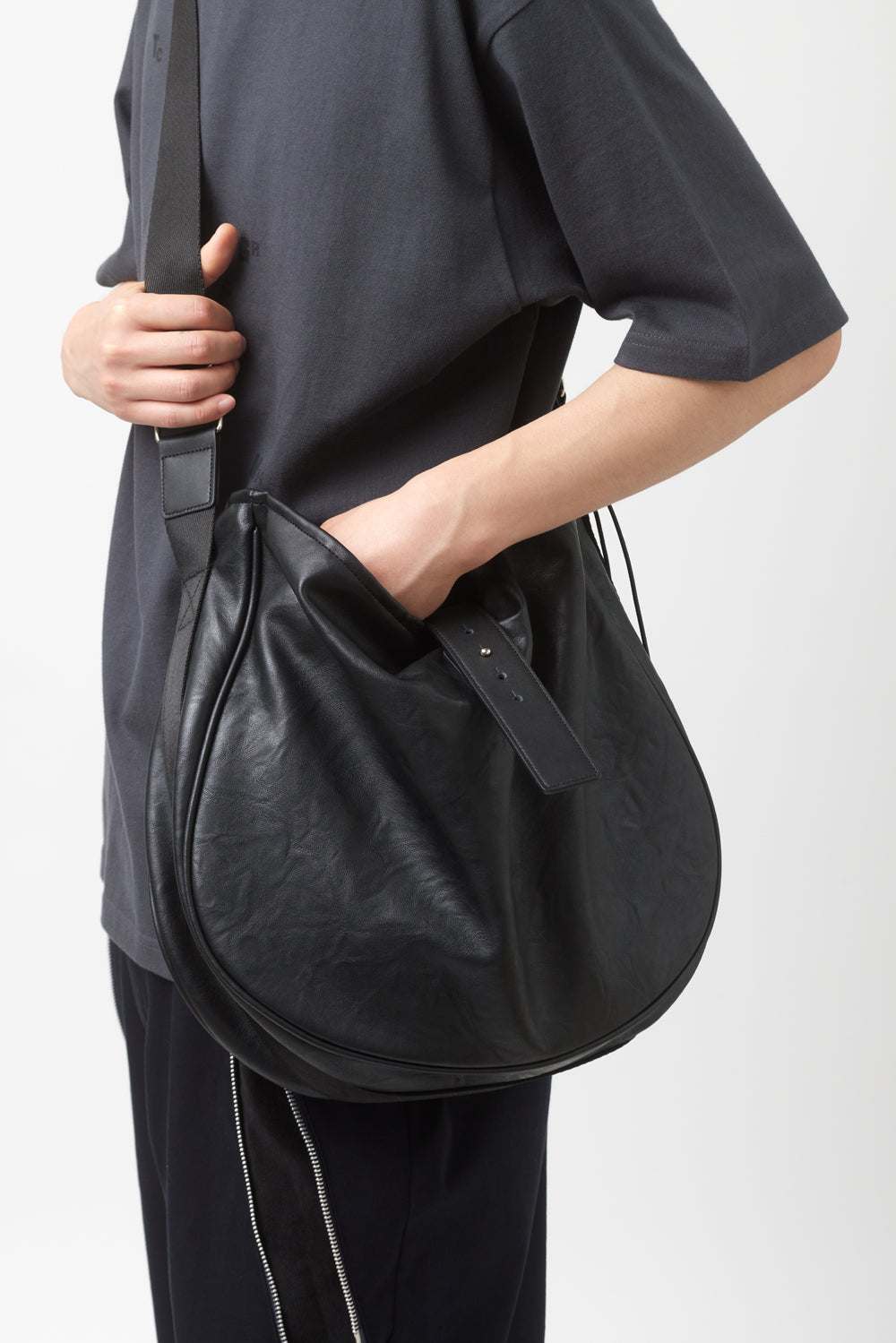 Hatchingroom - Wavy Bag Faux Leather (Black) product image 15 | TRAB K-Fashion Australia