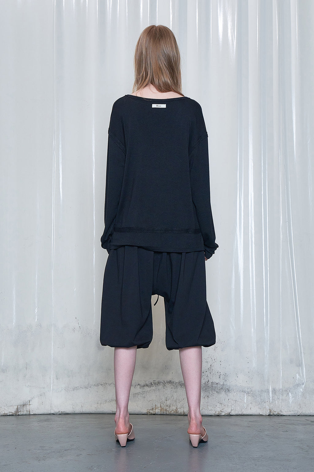 Deinet - Raw V Long Sleeve (Black) product image 3 | TRAB K-Fashion Australia