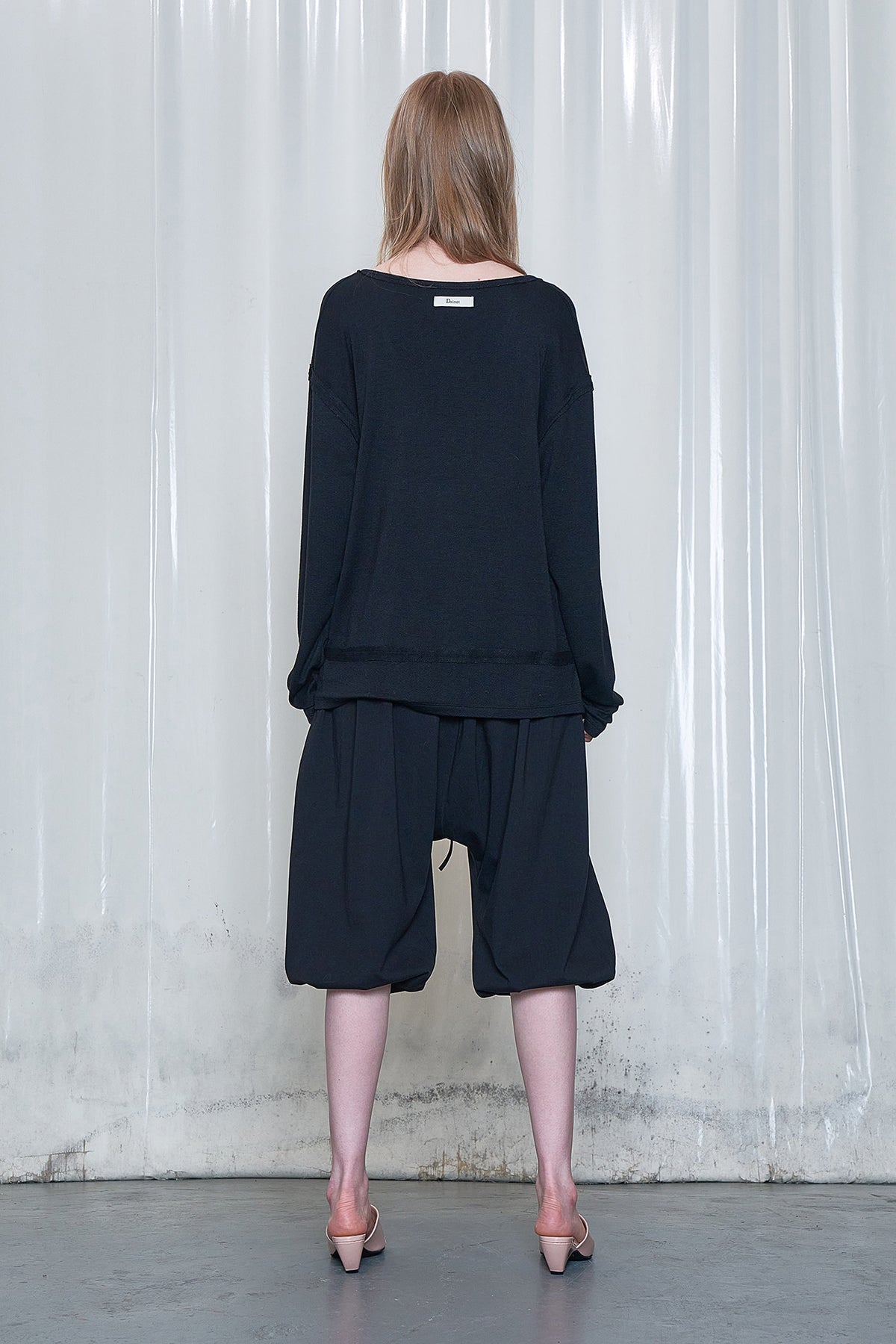 Deinet - Raw V Long Sleeve (Black) product image 3 | TRAB K-Fashion Australia
