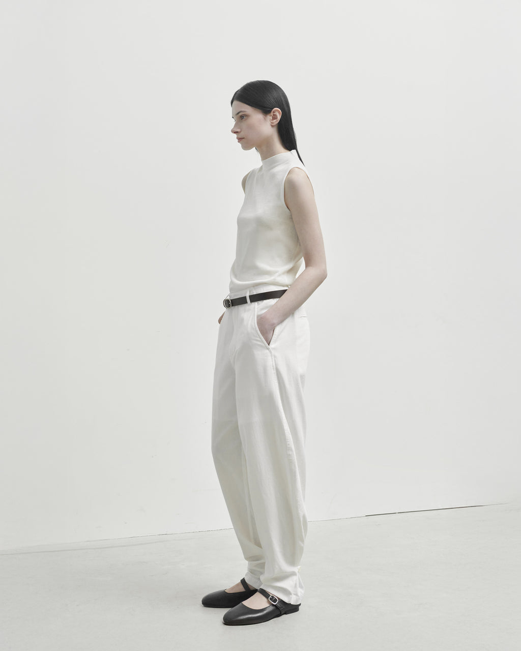 Brownyard - Mock Neck Sleeveless Knit (White) product image 2 | TRAB K-Fashion Australia