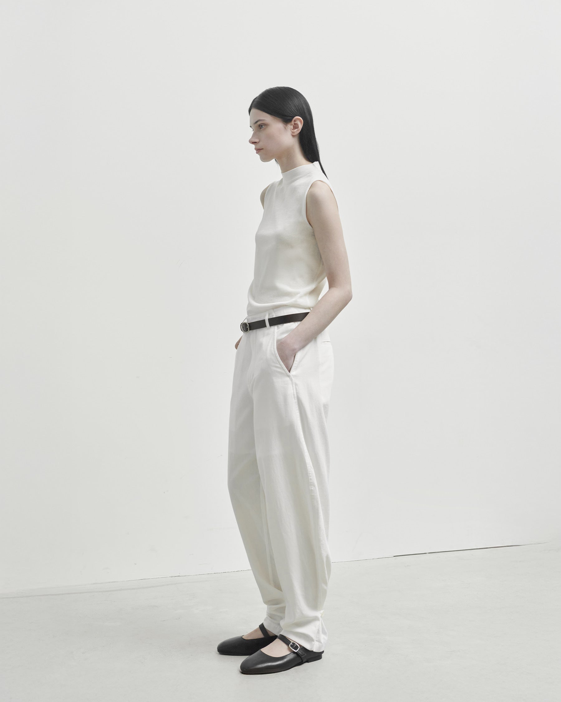 Brownyard - Mock Neck Sleeveless Knit (White) product image 2 | TRAB K-Fashion Australia