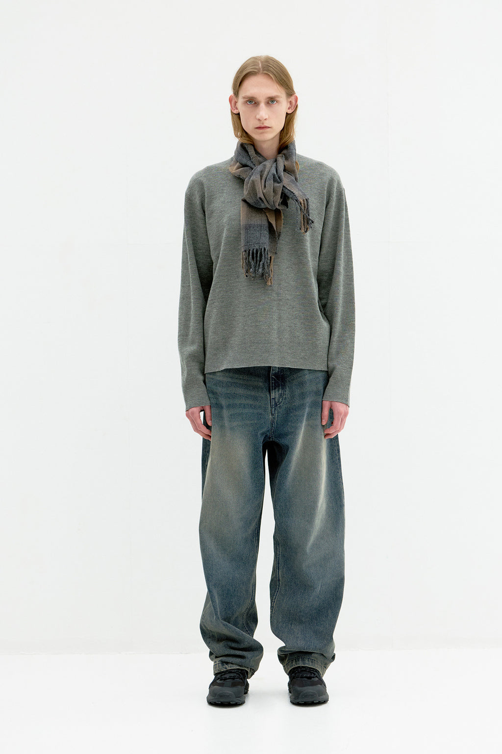 Coor - Merino Wool Crewneck Sweater (Khaki Gray) product image 2 | TRAB K-Fashion Australia