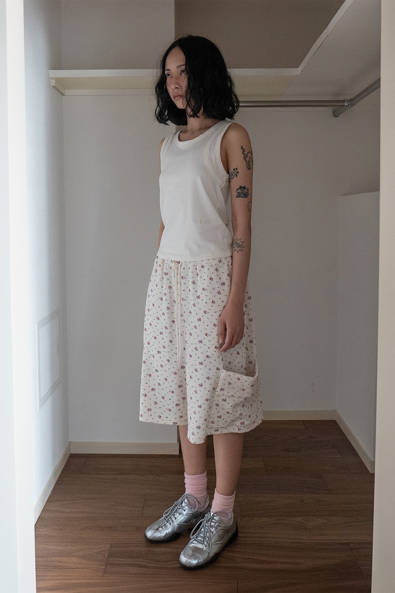 Deinet - Soft Waffle Flower Jersey Cargo Bermuda Pants (Ivory) product image 2 | TRAB K-Fashion Australia