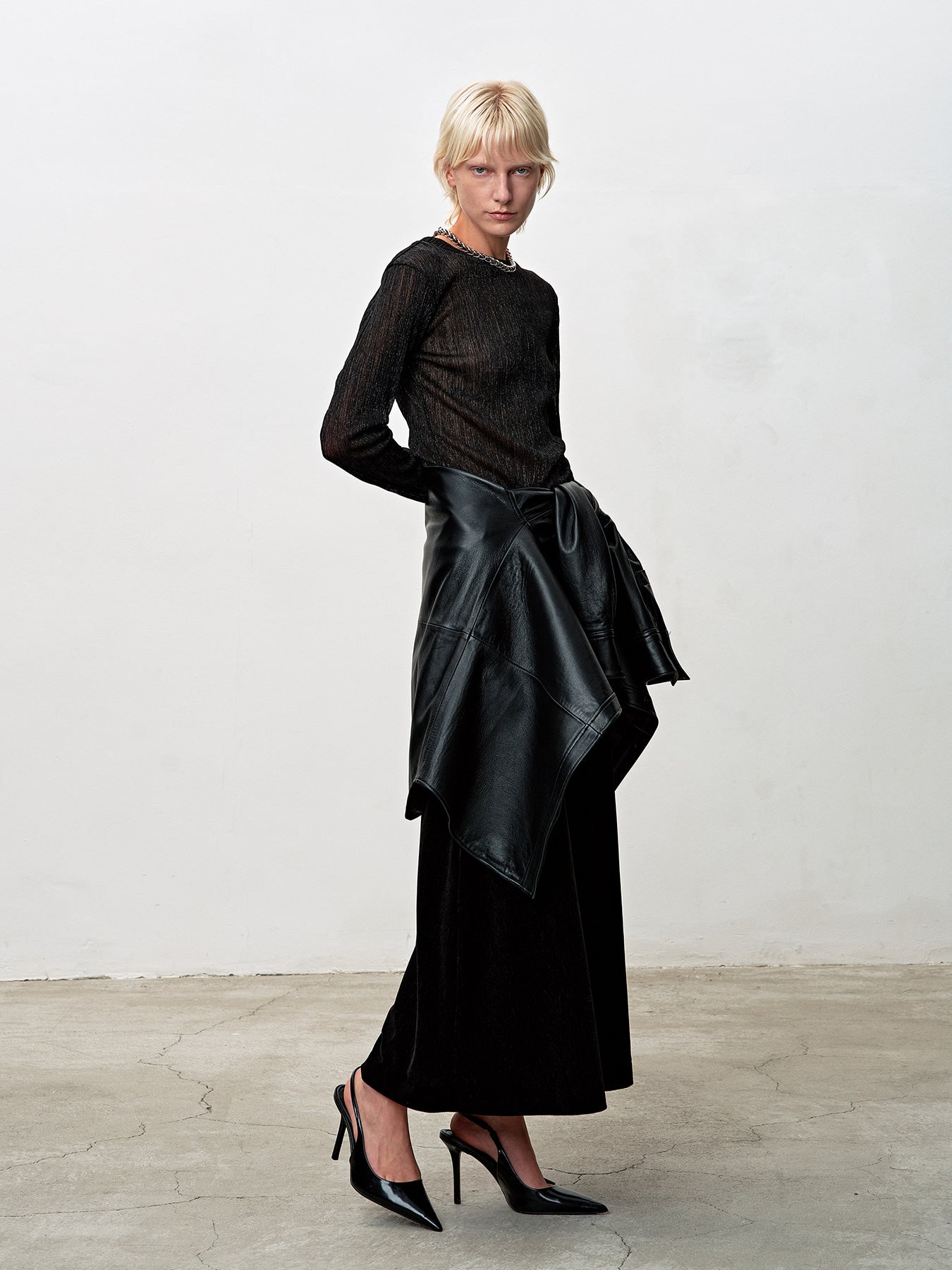 Tonywack - Velvet Flared Skirt (Black) product image 2 | TRAB K-Fashion Australia