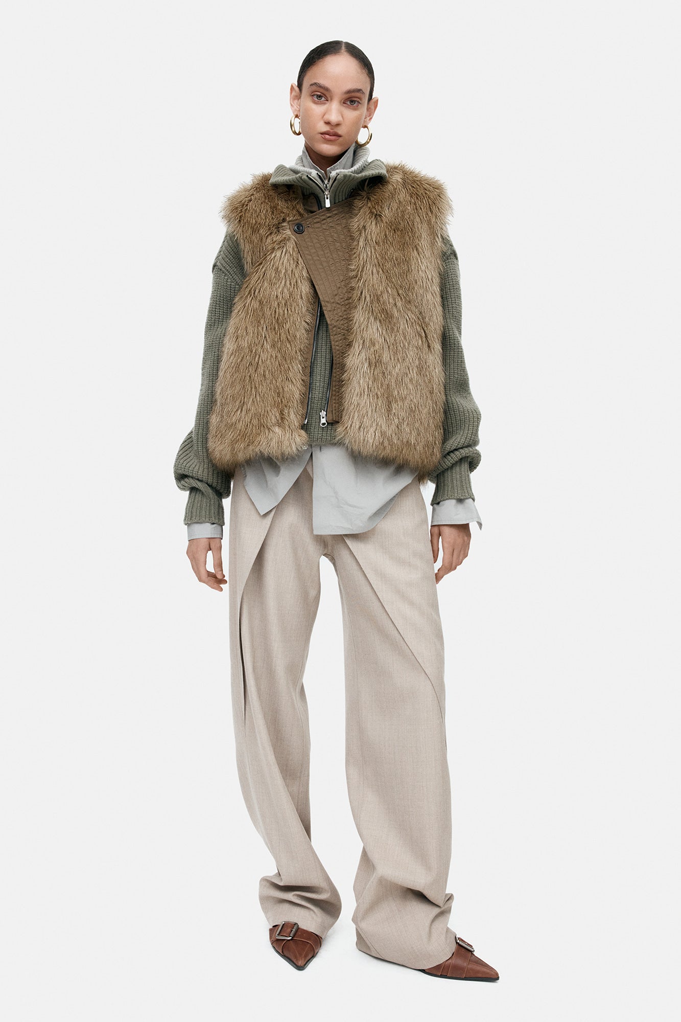 Andersson Bell - Unisex Curved Placket Reversible Faux-Fur Vest (Brown) product image 5 | TRAB K-Fashion Australia