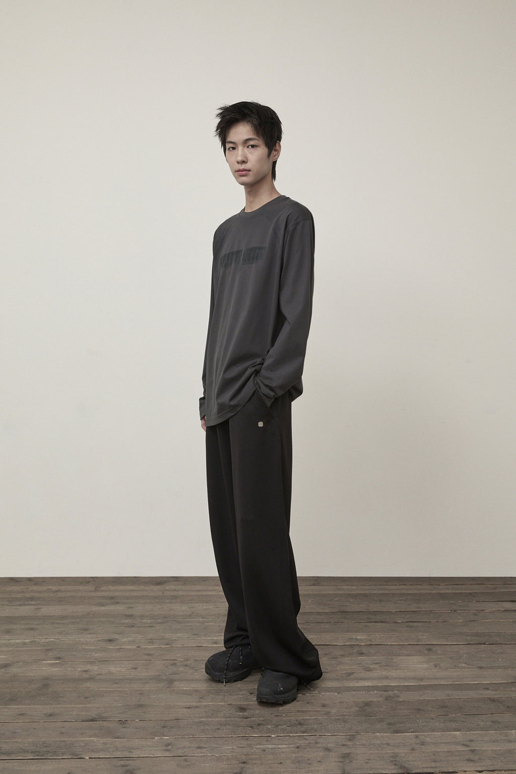 Matin Kim - Back Pocket Glitter Sweatpants (Black) product image 8 | TRAB K-Fashion Australia