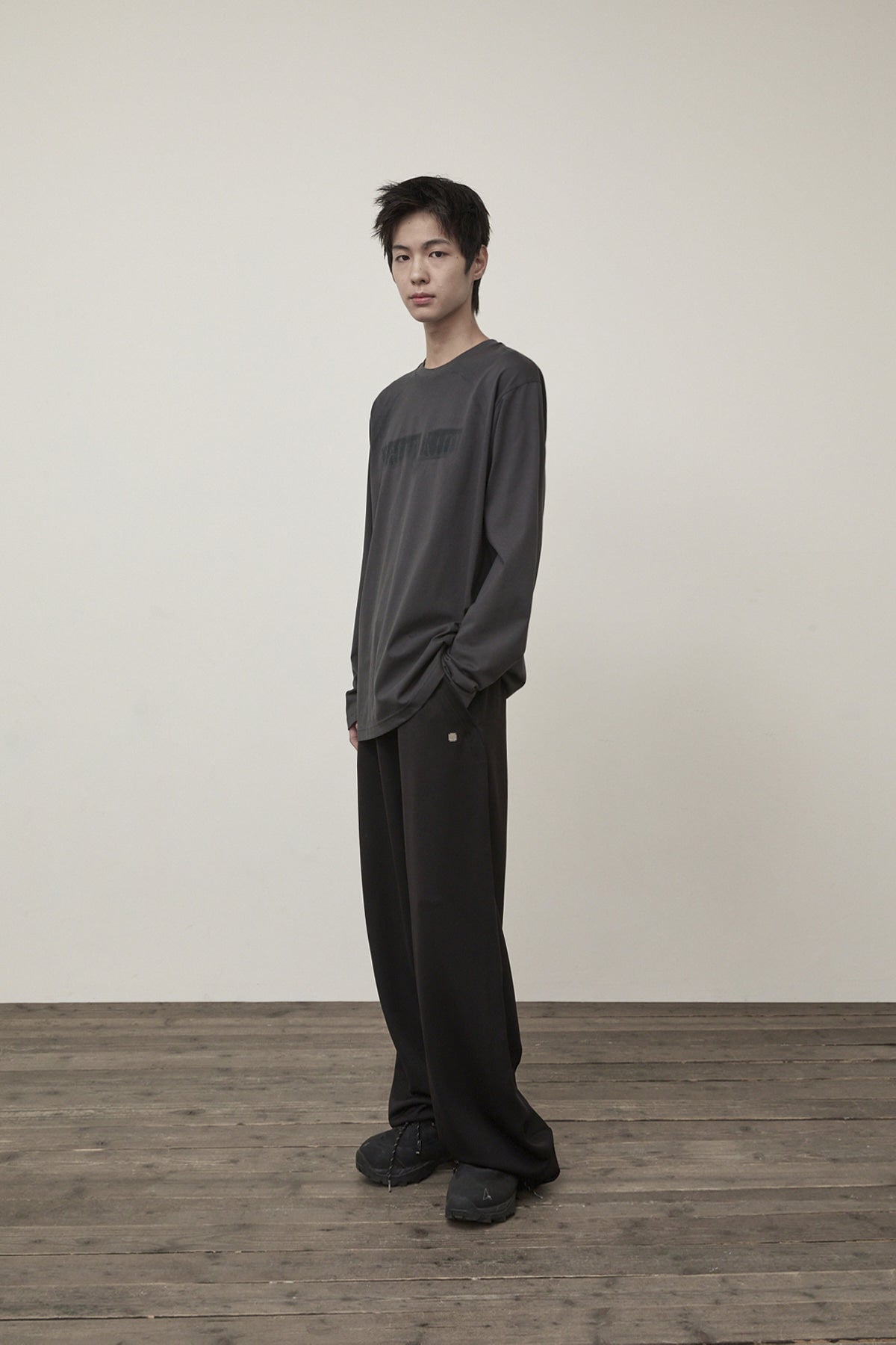 Matin Kim - Back Pocket Glitter Sweatpants (Black) product image 8 | TRAB K-Fashion Australia