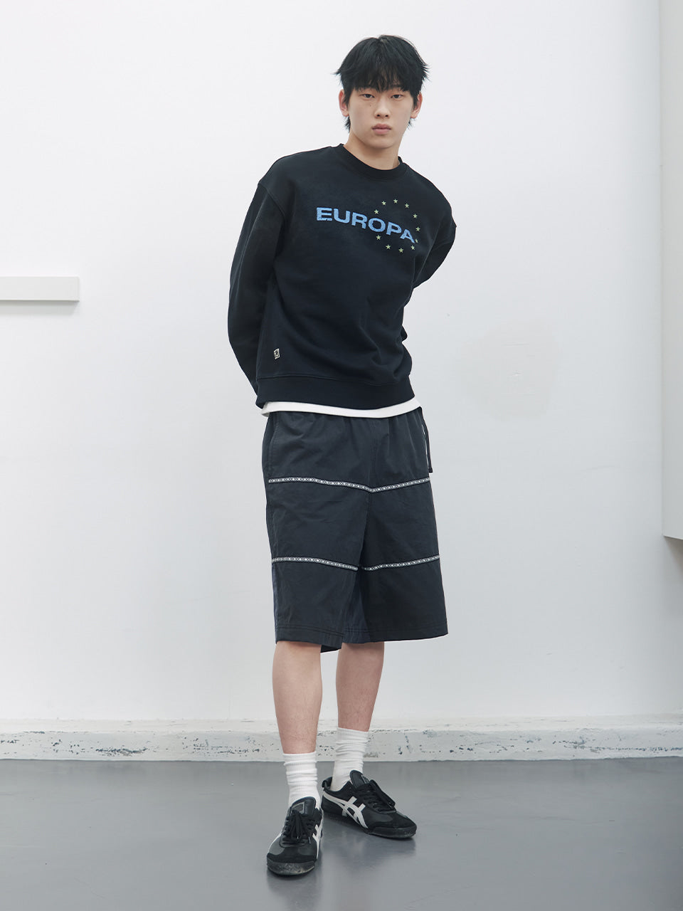 Kijun - Europa Sweatshirt (Black) product image 4 | TRAB K-Fashion Australia