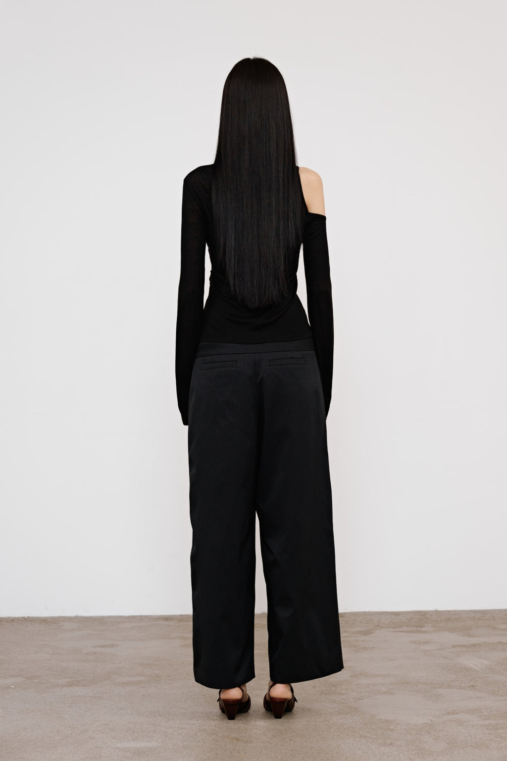 Deinet - One Shoulder Draped Asymmetric Top (Black) product image 3 | TRAB K-Fashion Australia