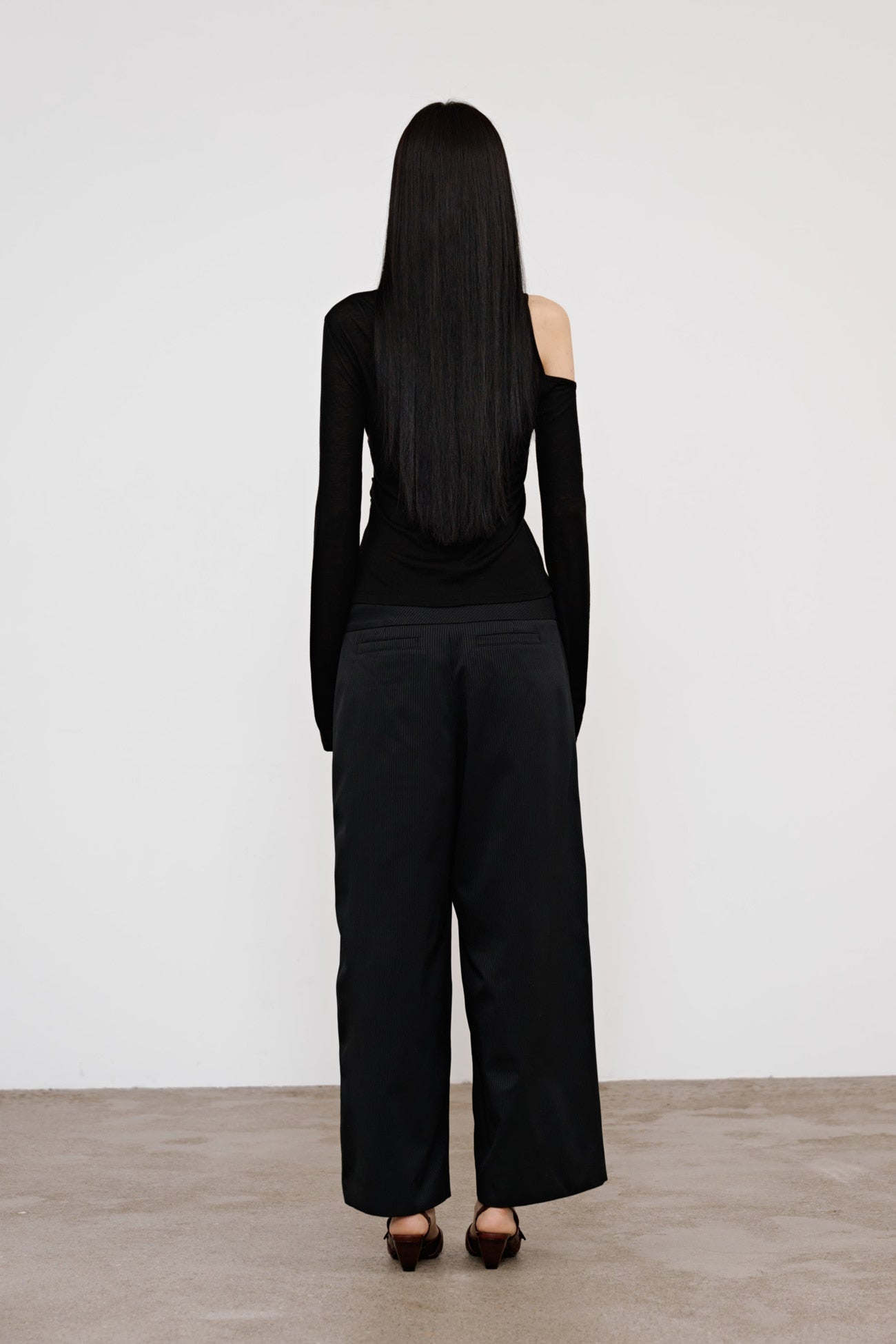 Deinet - One Shoulder Draped Asymmetric Top (Black) product image 3 | TRAB K-Fashion Australia