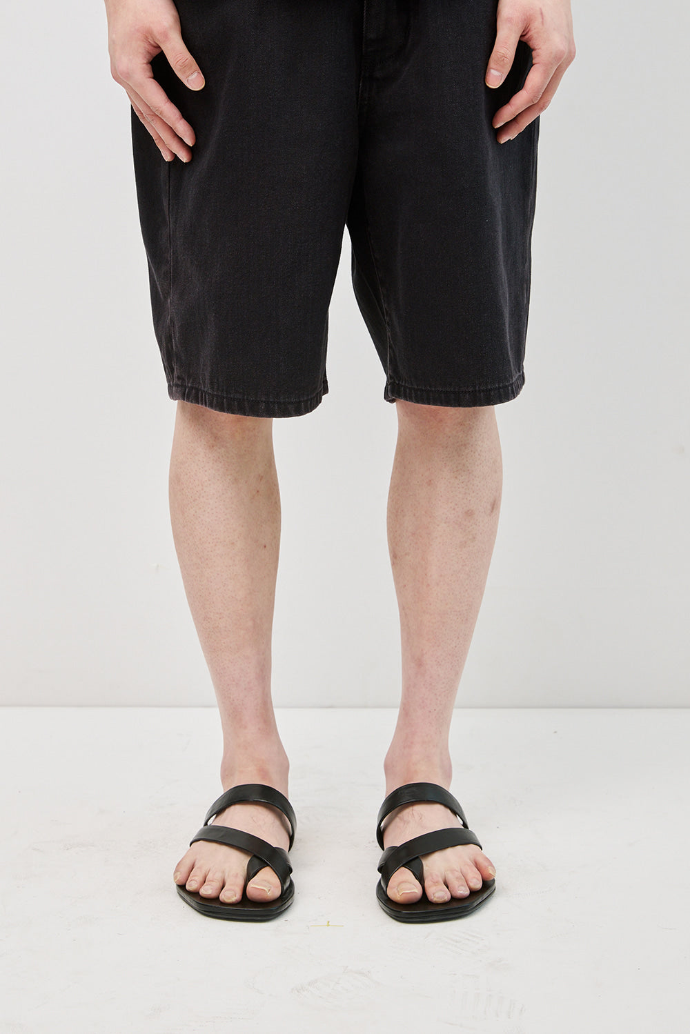 Hatchingroom - 05 Leather Flip Flops (Black) product image 15 | TRAB K-Fashion Australia