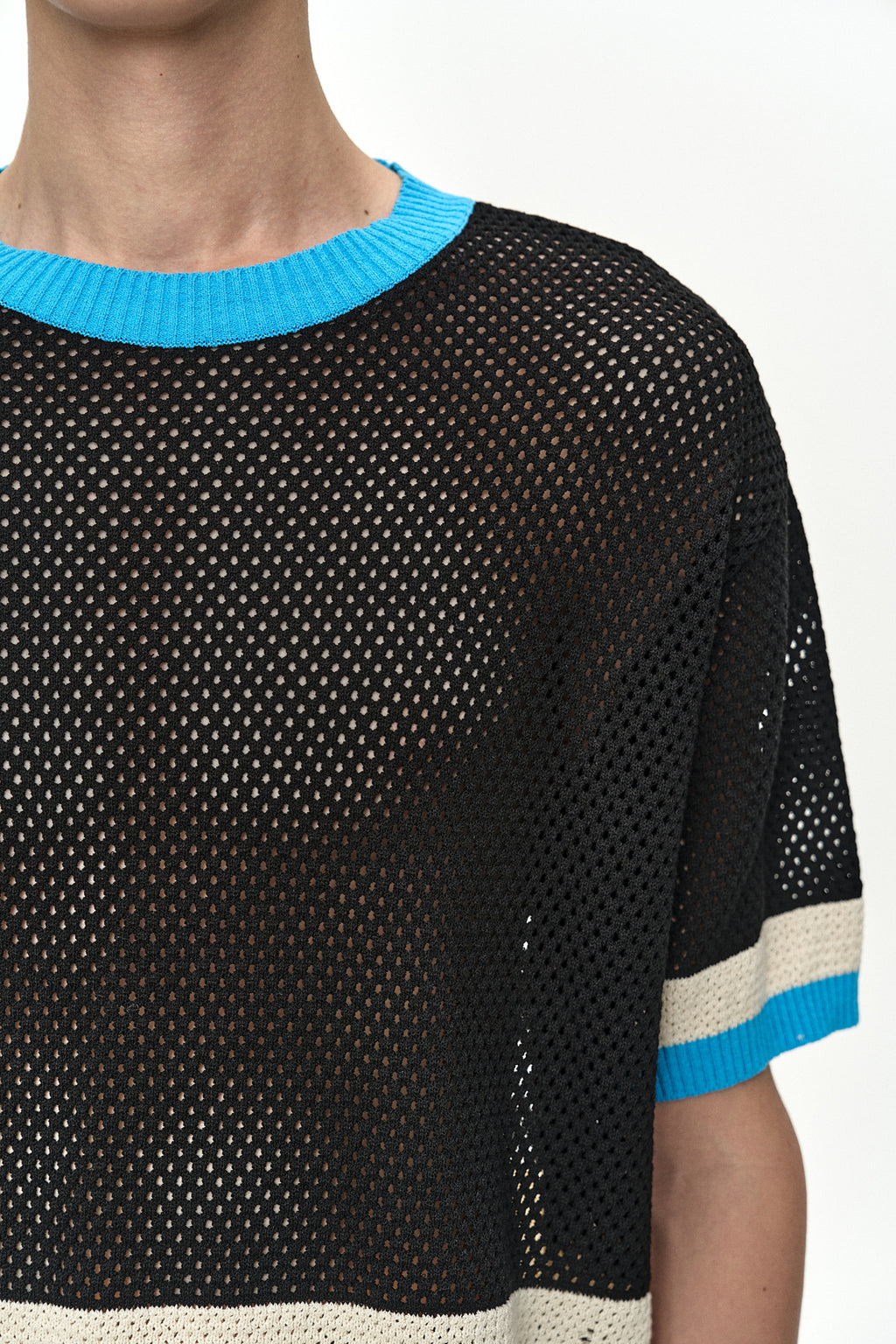 Andersson Bell - Color-Blocked Short Sleeve Crew-Neck Sweater (Black/Blue) product image 6 | TRAB K-Fashion Australia
