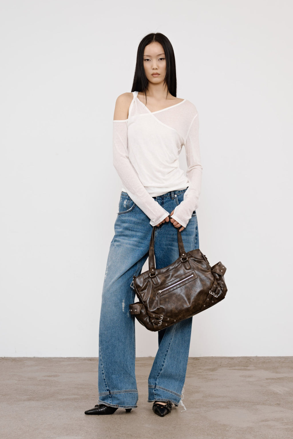 Deinet - One Shoulder Draped Asymmetric Top (White) product image 4 | TRAB K-Fashion Australia
