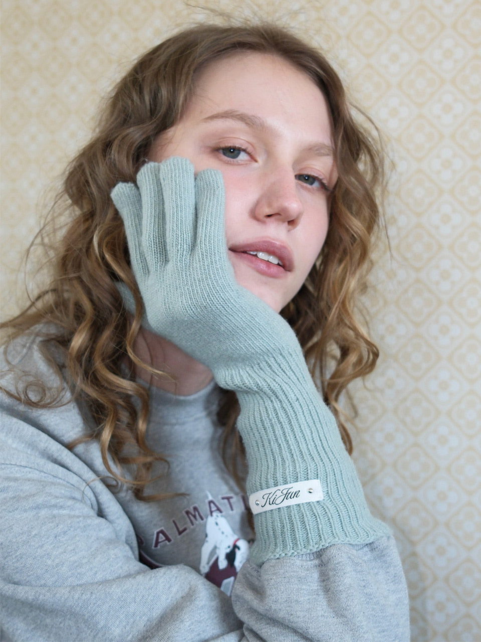 Kijun - Studded Logo Wool Gloves (6Colors) product image 6 | TRAB K-Fashion Australia