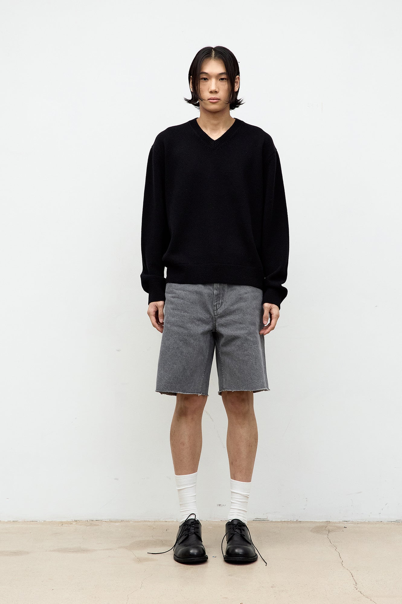 Coor - Wool Cropped Crewneck Sweater (Black) product image 2 | TRAB K-Fashion Australia