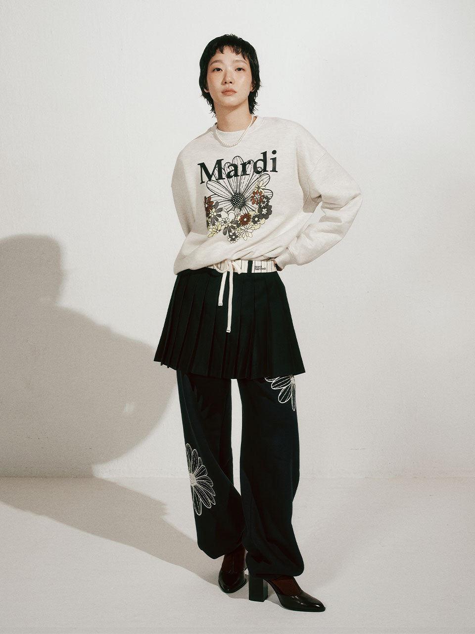 Mardi Mercredi - Jogger Pants Flower (Navy Ivory) product image 1 | TRAB K-Fashion Australia