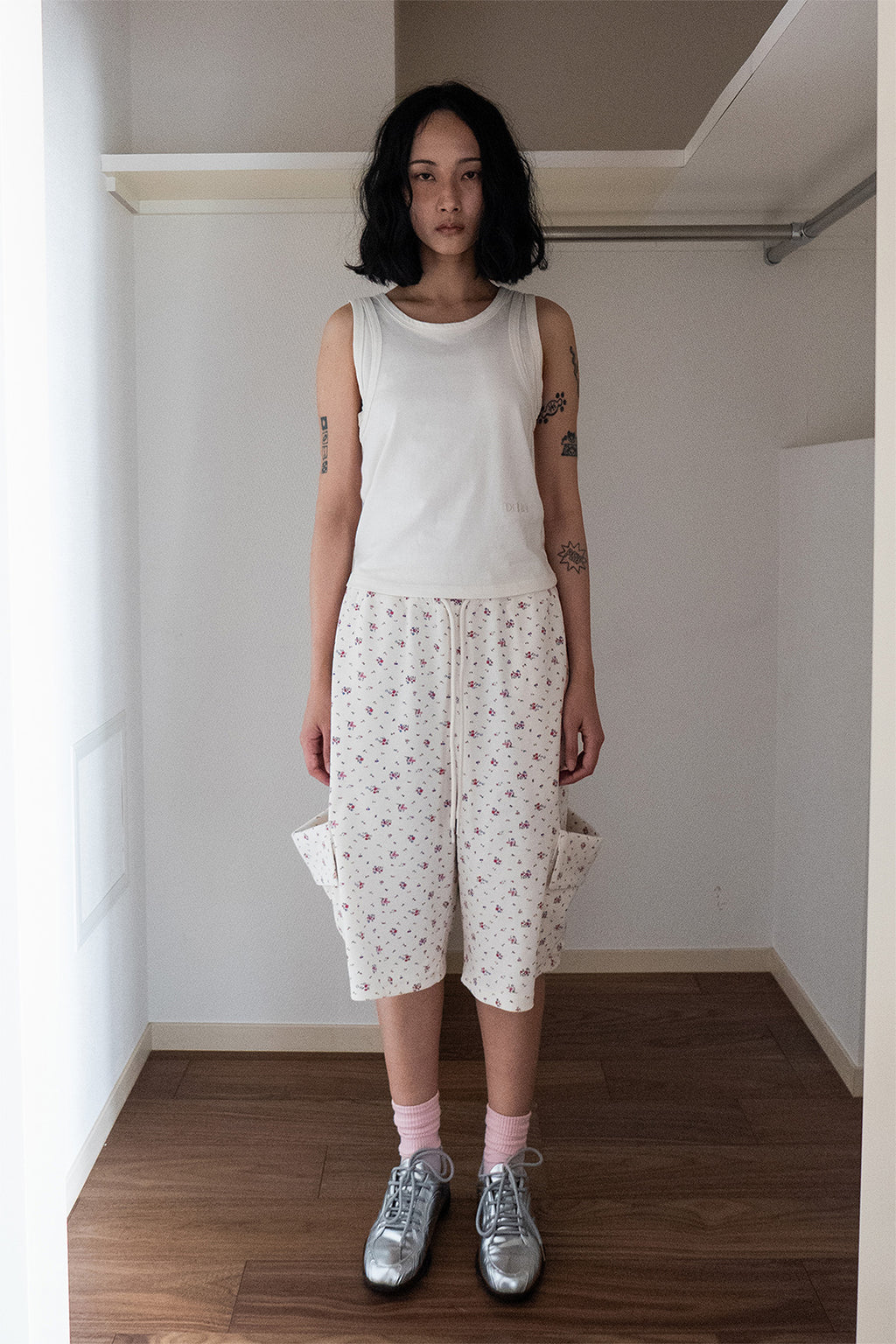 Deinet - Soft Waffle Flower Jersey Cargo Bermuda Pants (Ivory) product image 1 | TRAB K-Fashion Australia
