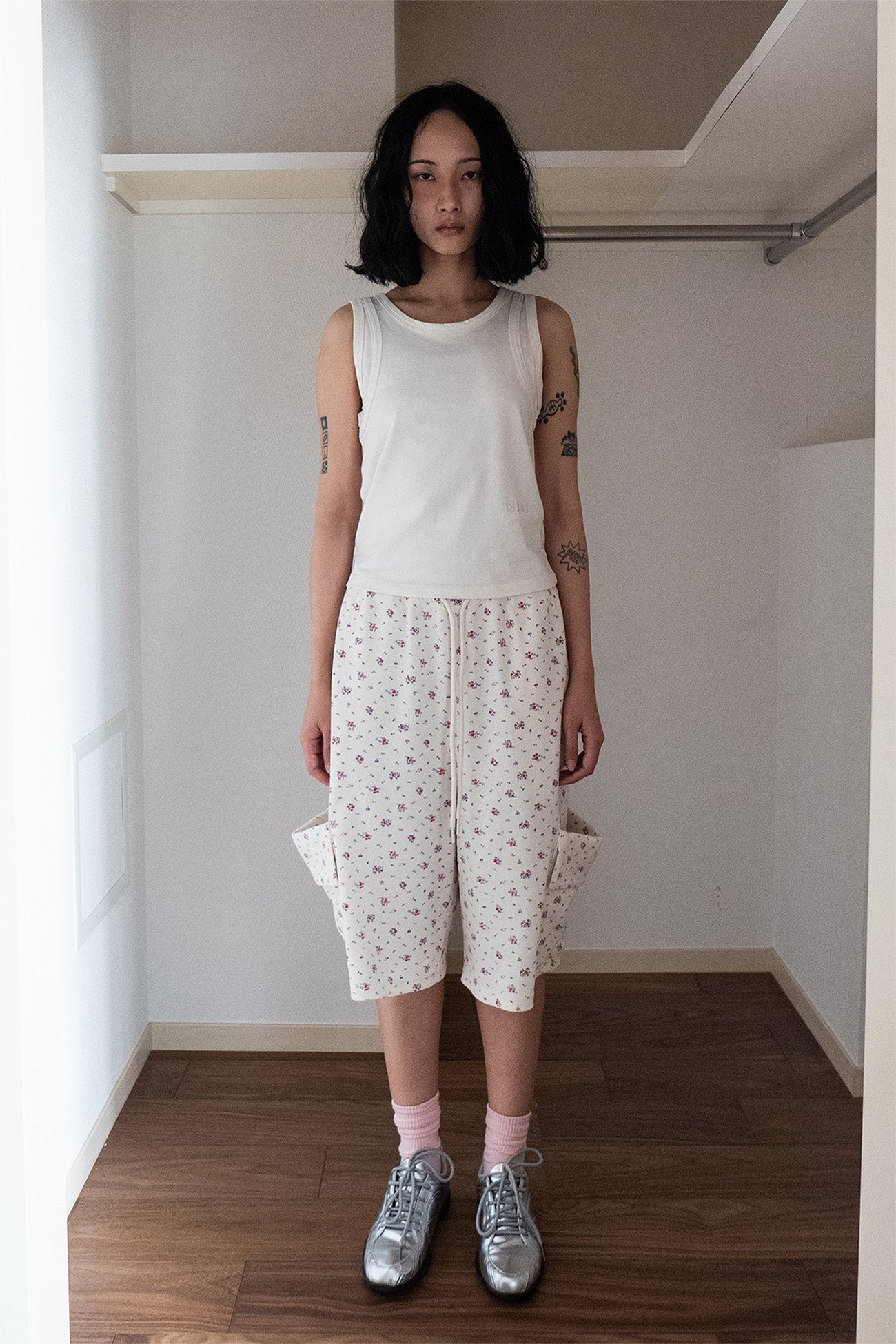Deinet - Soft Waffle Flower Jersey Cargo Bermuda Pants (Ivory) product image 1 | TRAB K-Fashion Australia