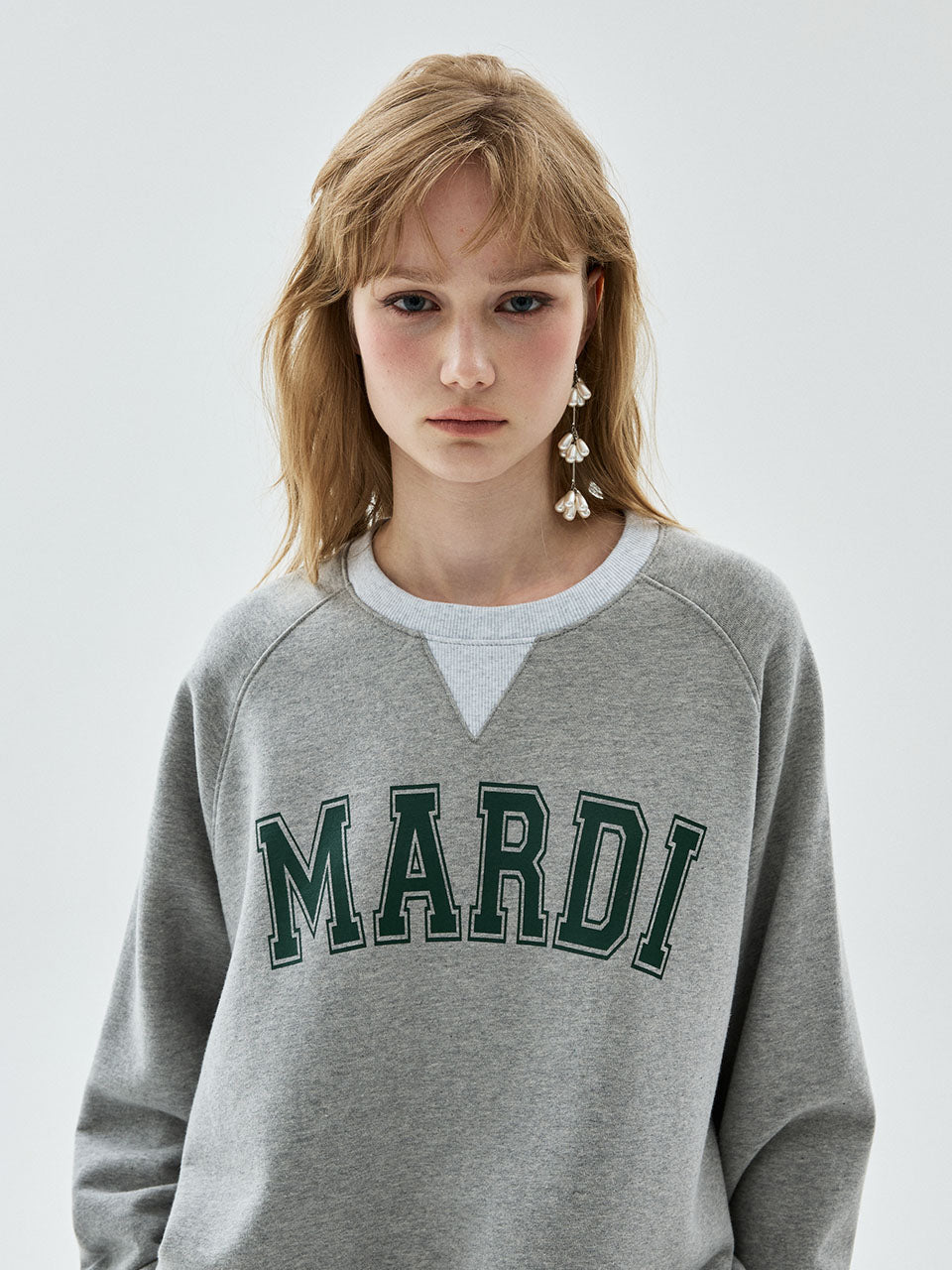 Mardi Mercredi - Sweatshirt Raglan Mardi Arch Logo (Grey Green) product image 1 | TRAB K-Fashion Australia