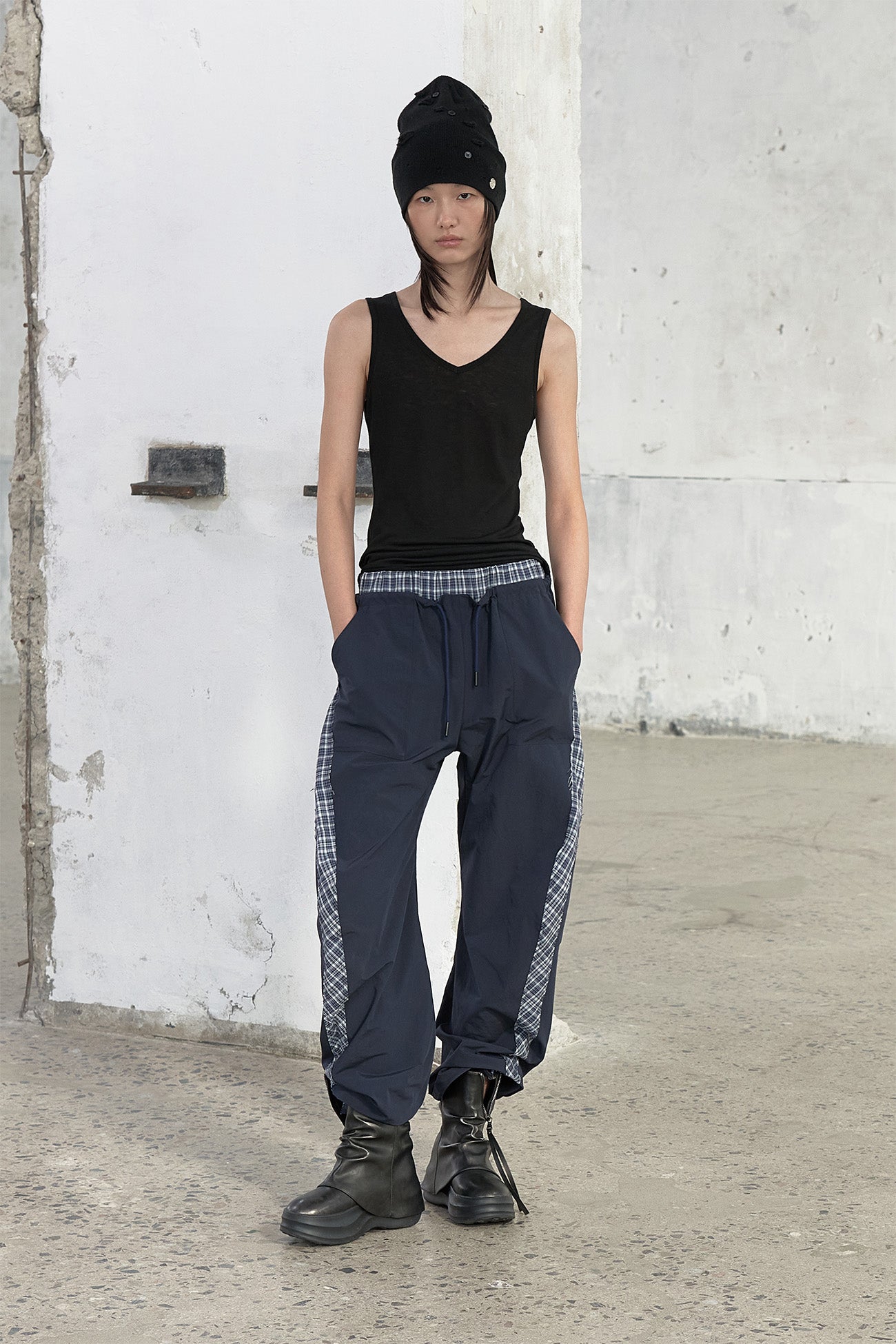 Deinet - Ist Kultur Sleeveless (Black) product image 4 | TRAB K-Fashion Australia