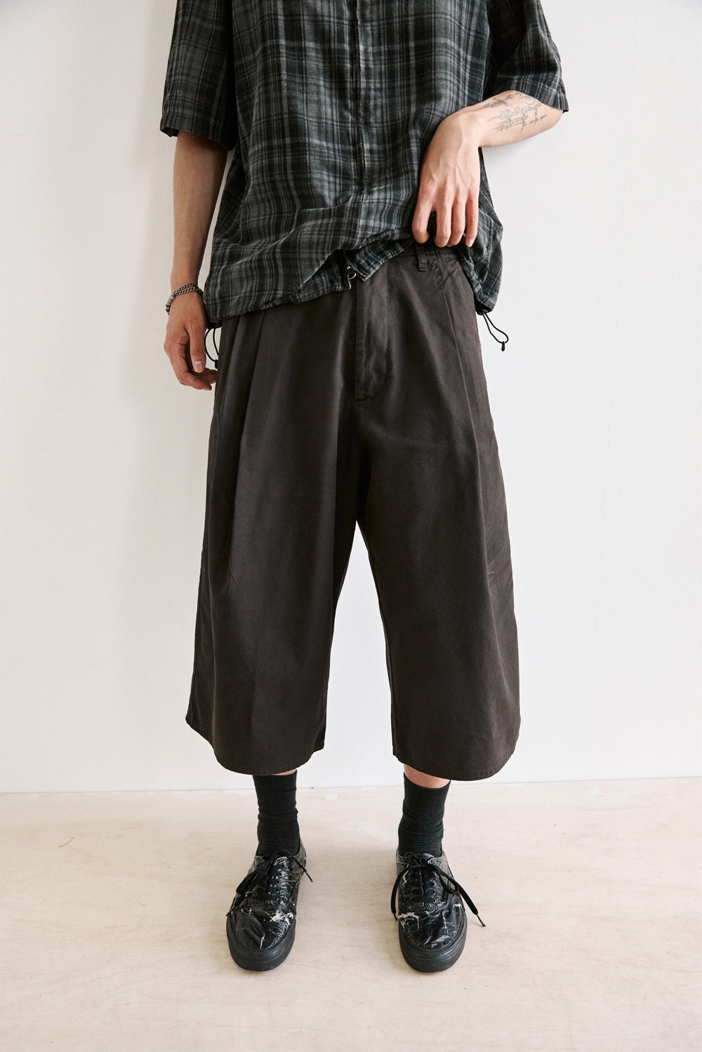 Hatchingroom - Dyed Pleats Shorts Purple (Brown) product image 9 | TRAB K-Fashion Australia