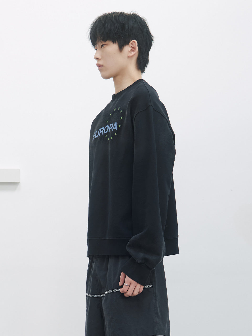 Kijun - Europa Sweatshirt (Black) product image 2 | TRAB K-Fashion Australia