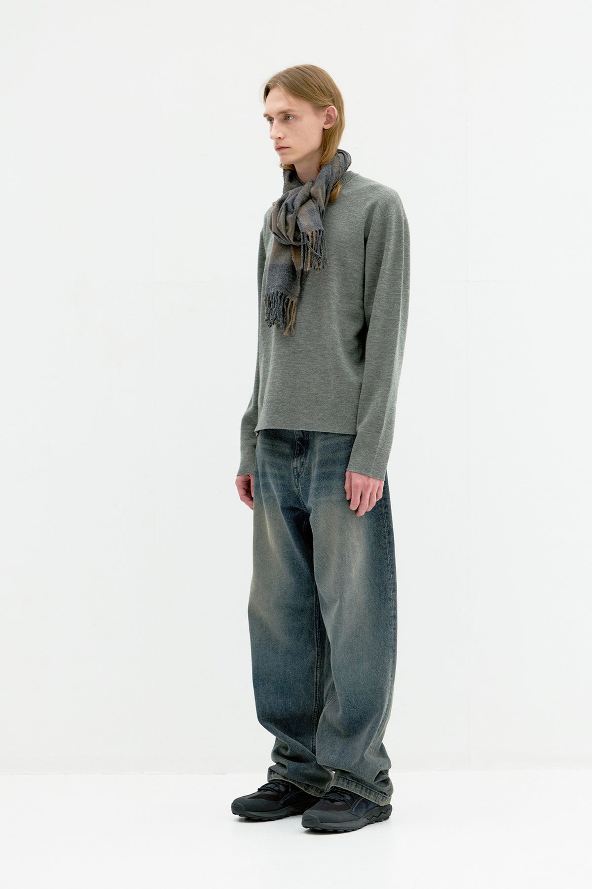 Coor - Merino Wool Crewneck Sweater (Khaki Gray) product image 3 | TRAB K-Fashion Australia