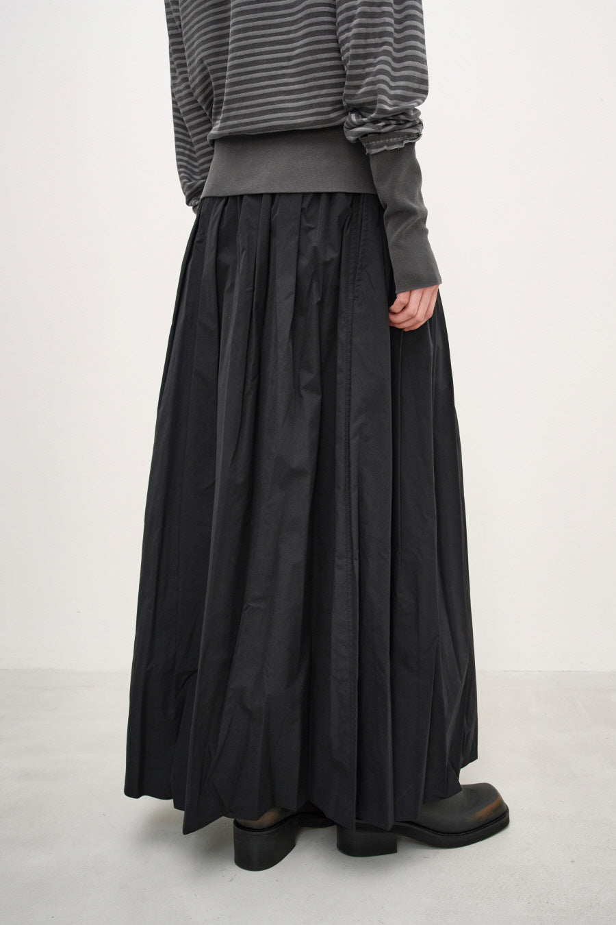 Insilence - Maxi Crease Skirt (Black) product image 3 | TRAB K-Fashion Australia