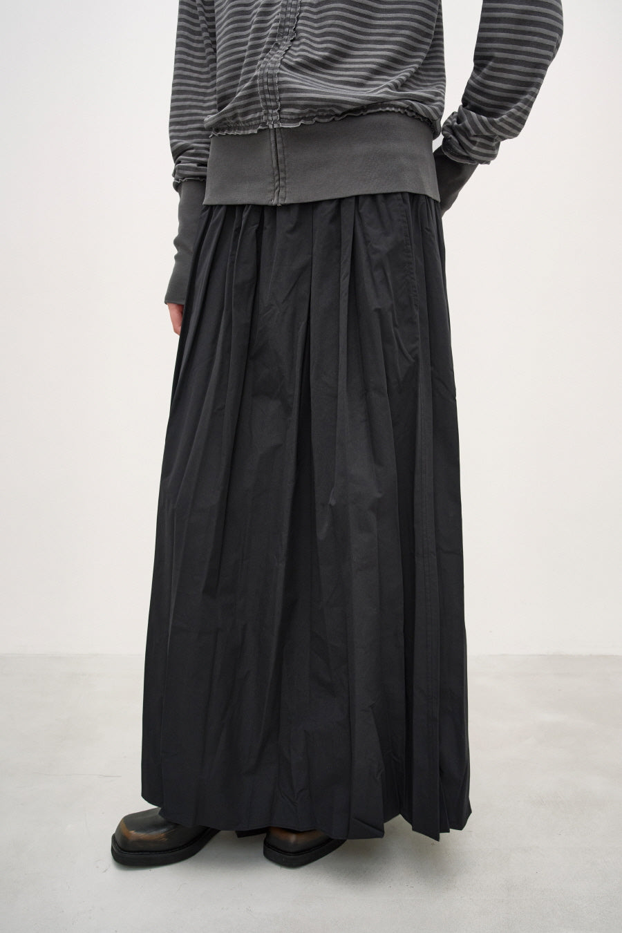 Insilence - Maxi Crease Skirt (Black) product image 2 | TRAB K-Fashion Australia