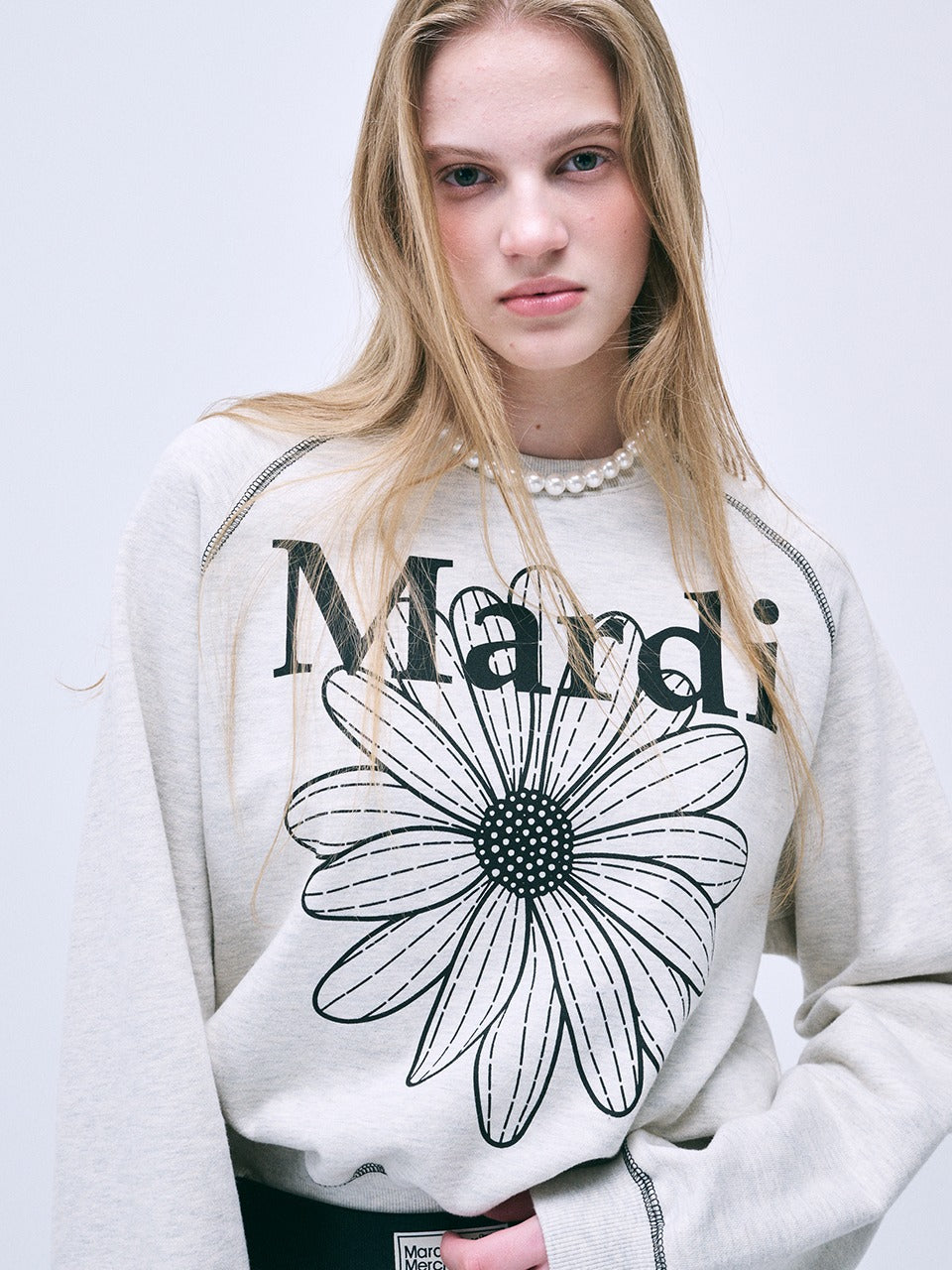 Mardi Mercredi - Sweatshirt Raglan Flowermardi (Oatmeal Black) product image 1 | TRAB K-Fashion Australia