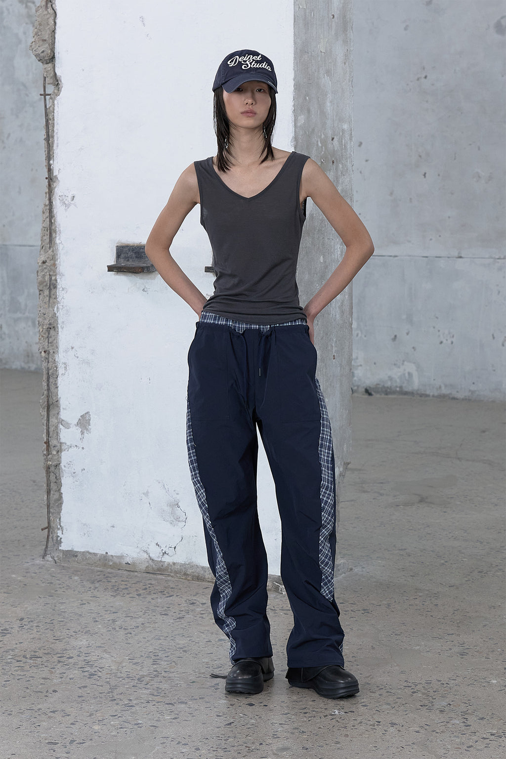 Deinet - Ist Kultur Sleeveless (Charcoal) product image 5 | TRAB K-Fashion Australia