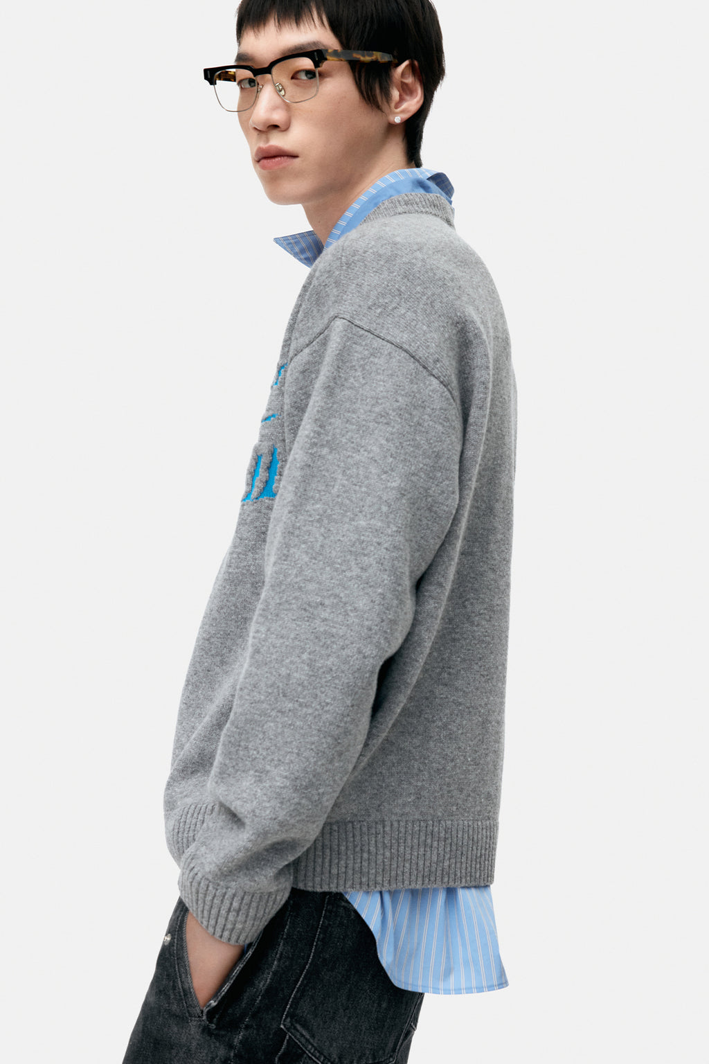 Andersson Bell - Unisex Cashmere Rose Crew-Neck Sweater (Grey) product image 4 | TRAB K-Fashion Australia