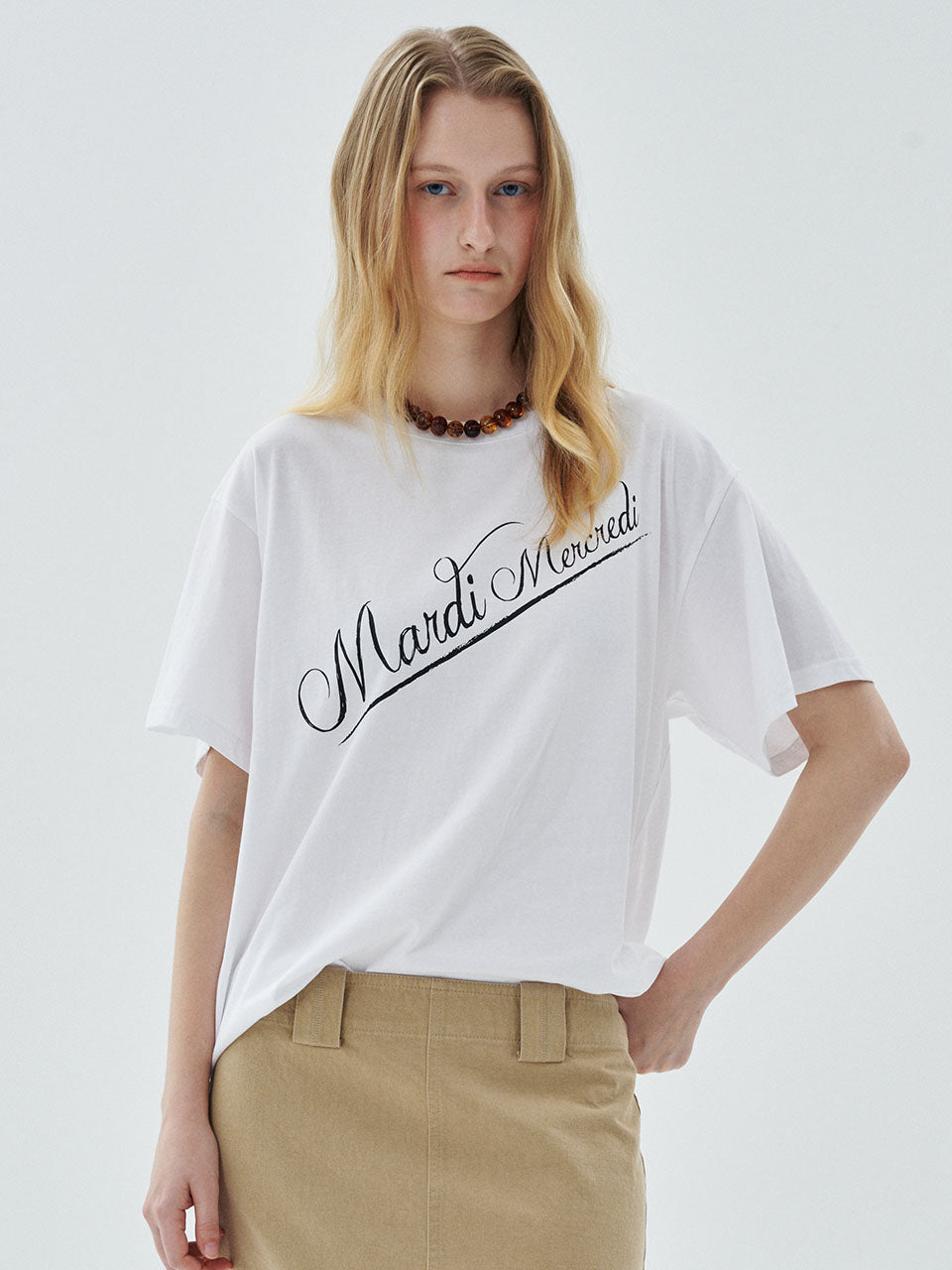 Mardi Mercredi - Tshirt Script Logo Diagonal (White Black) product image 1 | TRAB K-Fashion Australia
