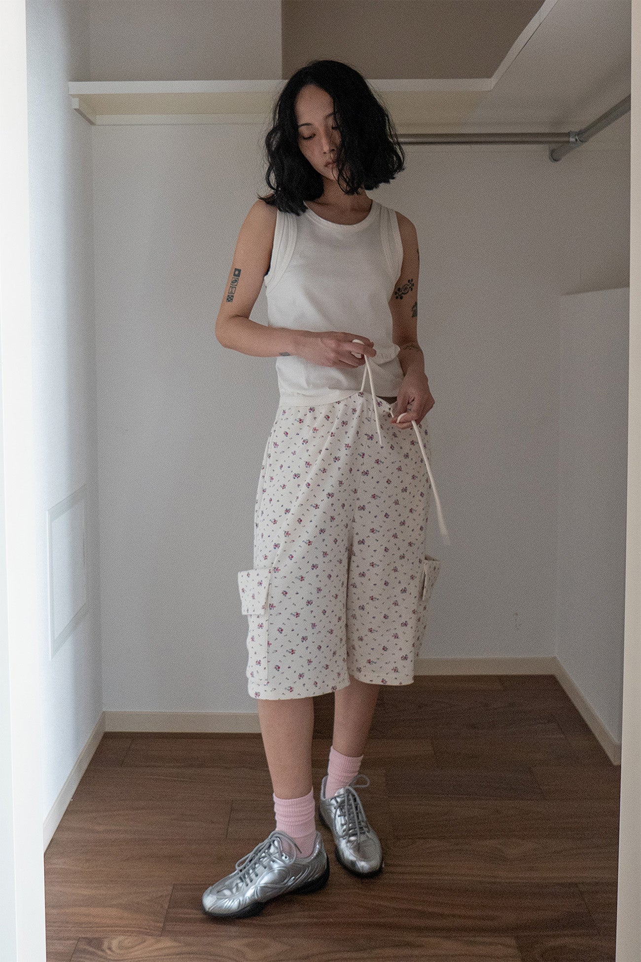 Deinet - Soft Waffle Flower Jersey Cargo Bermuda Pants (Ivory) product image 6 | TRAB K-Fashion Australia