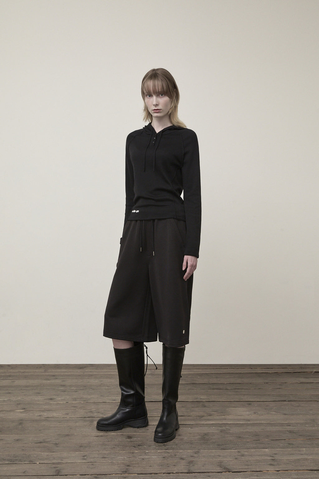 Matin Kim - Back Pocket Glitter Bermuda Sweatpants (Black) product image 9 | TRAB K-Fashion Australia