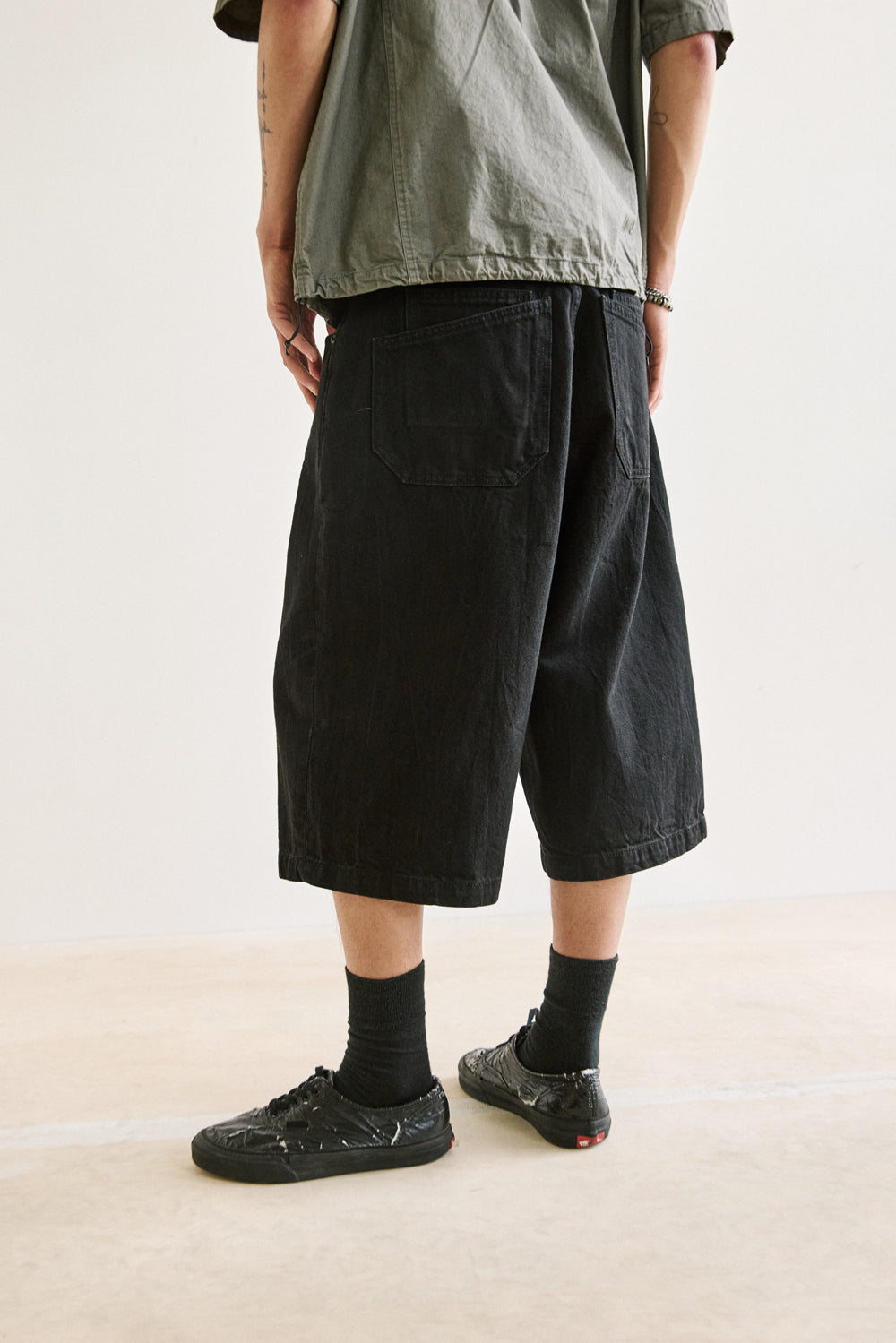 Hatchingroom - Bermuda Denim Shorts Crinkle (Black) product image 15 | TRAB K-Fashion Australia