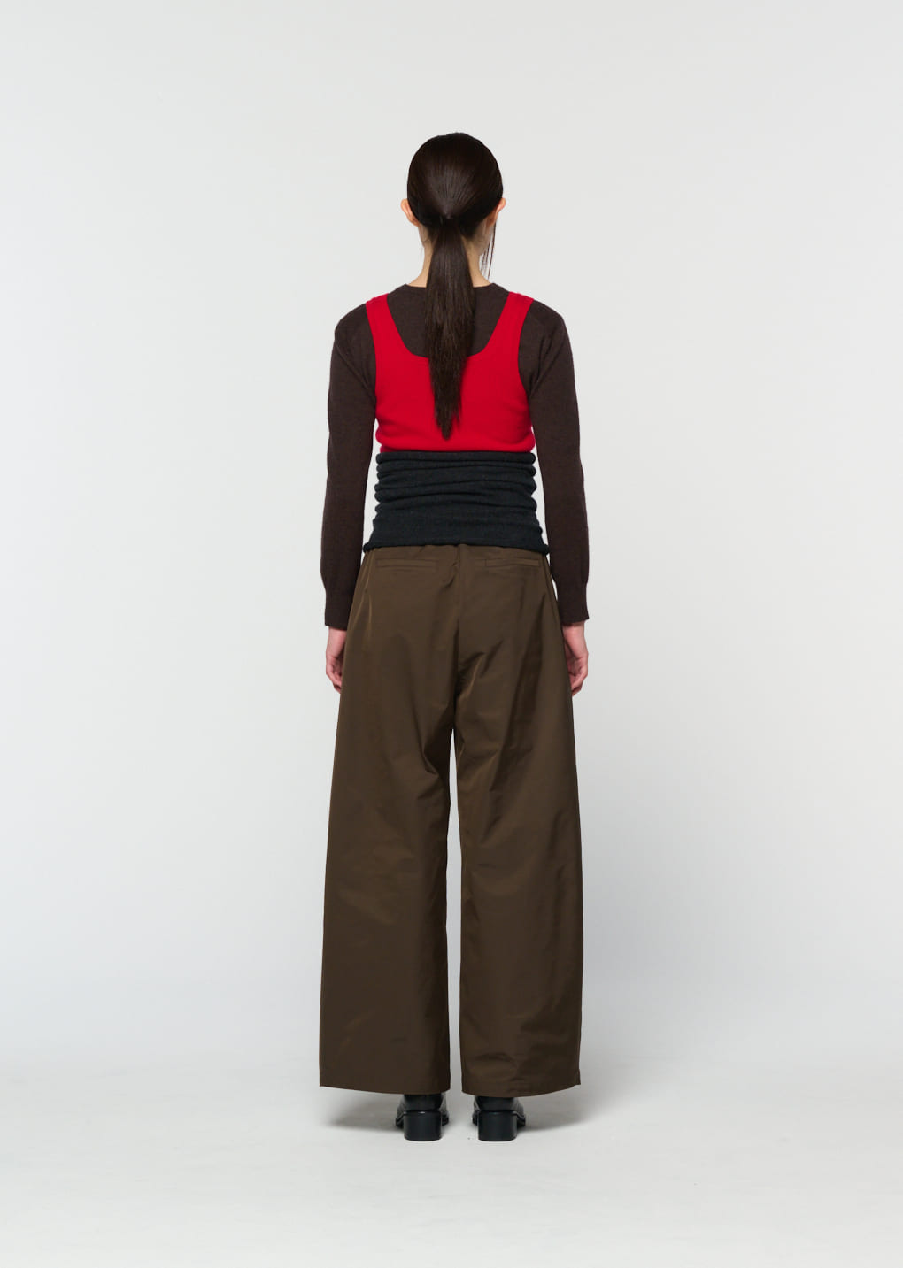 Amomento - two tuck balloon pants (Dark Brown) product image 8 | TRAB K-Fashion Australia