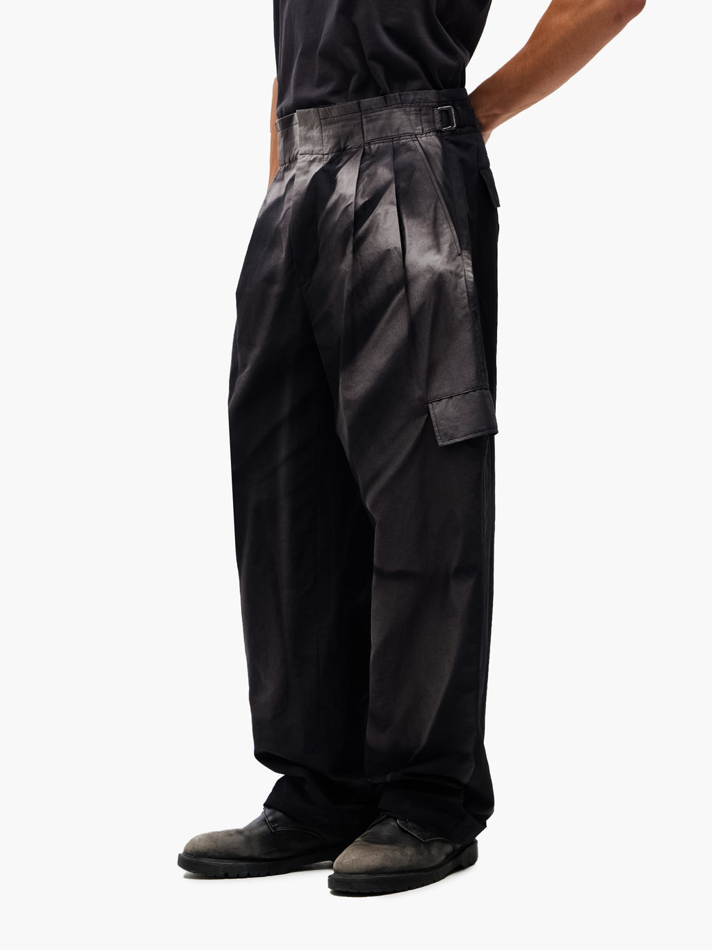Jiyong Kim - Sun-Bleached Pleated Trousers (Black) product image 4 | TRAB K-Fashion Australia