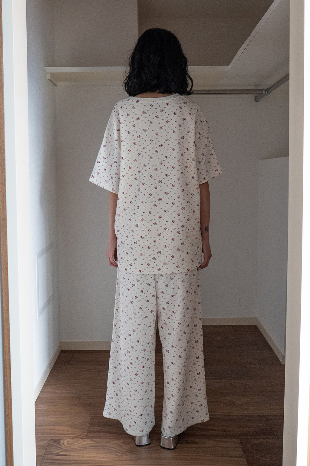 Deinet - Soft Waffle Flower T-Shirt (Ivory) product image 3 | TRAB K-Fashion Australia