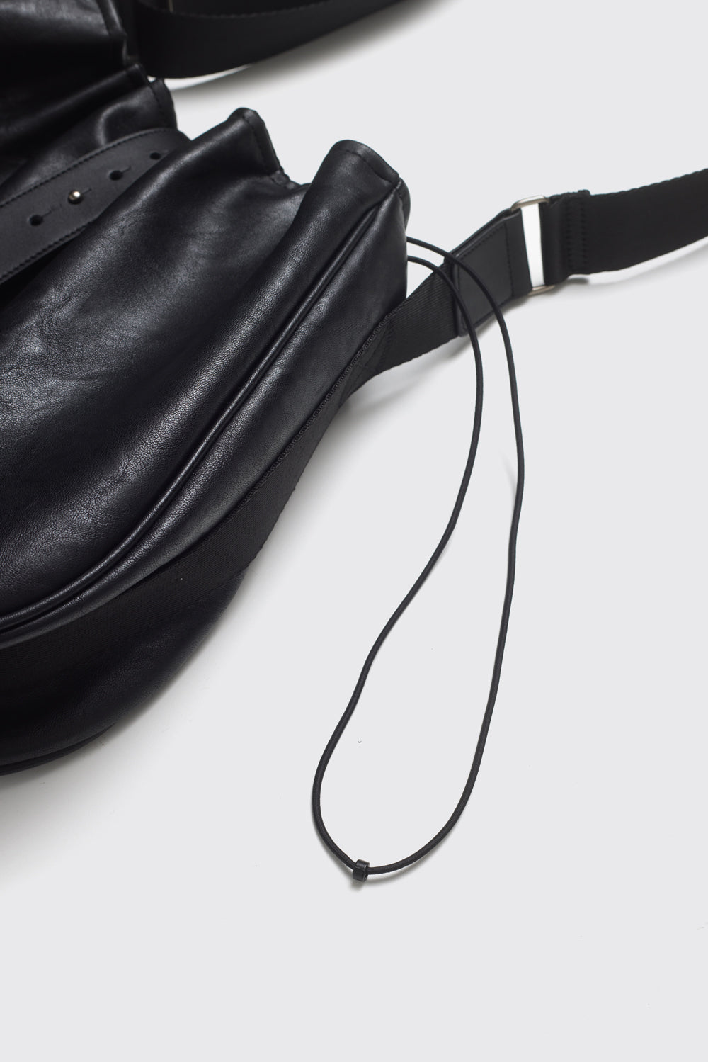 Hatchingroom - Wavy Bag Faux Leather (Black) product image 5 | TRAB K-Fashion Australia