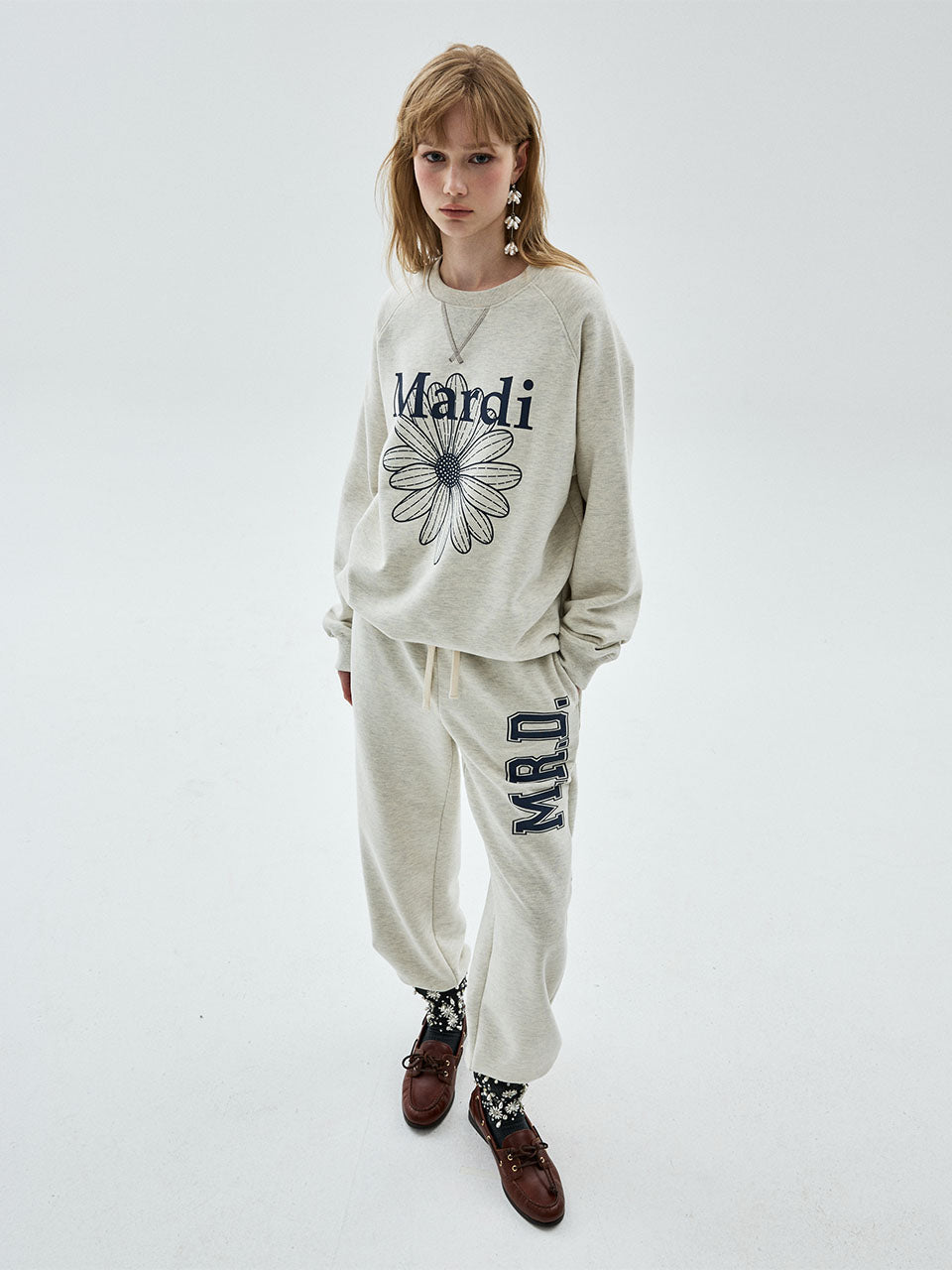 Mardi Mercredi - Slim Jogger Pants M.R.D. Logo (Oatmeal Navy) product image 1 | TRAB K-Fashion Australia