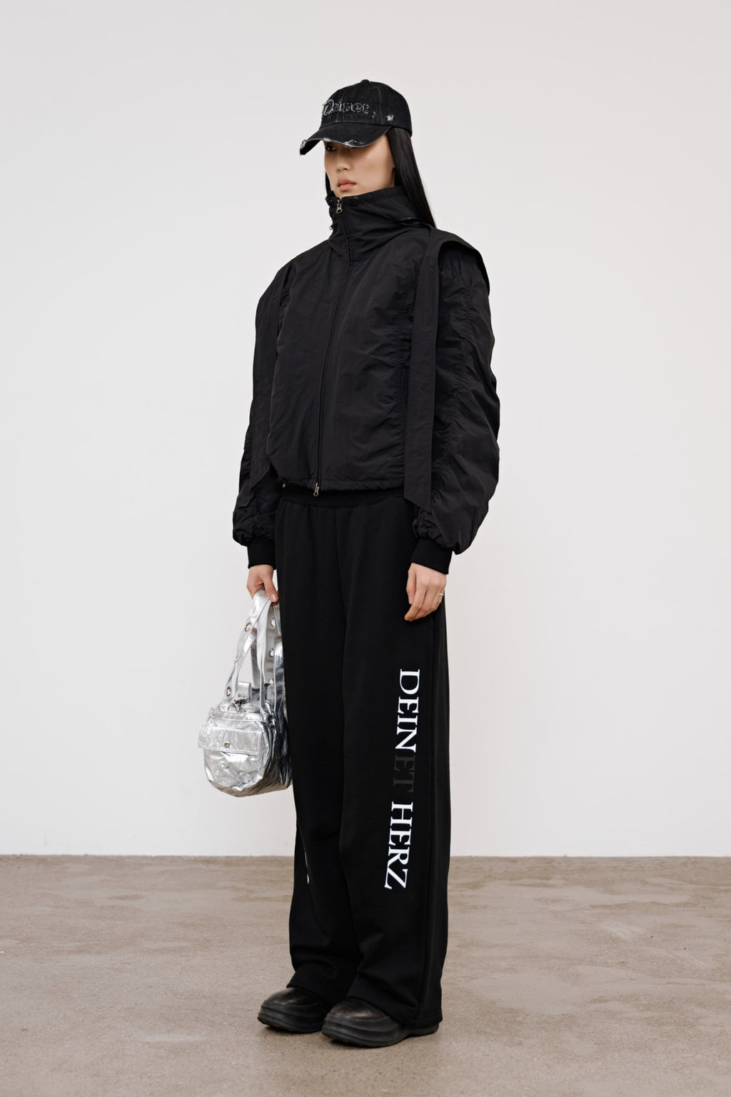 Deinet - Parka Ring Hooded Cropped Jumper (Black) product image 2 | TRAB K-Fashion Australia