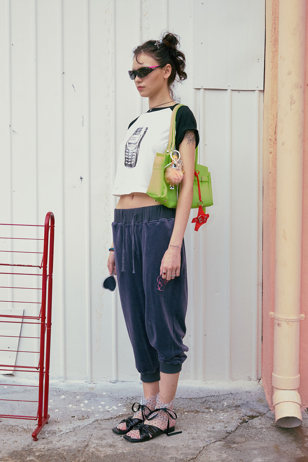 Deinet - Rose Typo Capri Jogger Pants (Charcoal) product image 2 | TRAB K-Fashion Australia