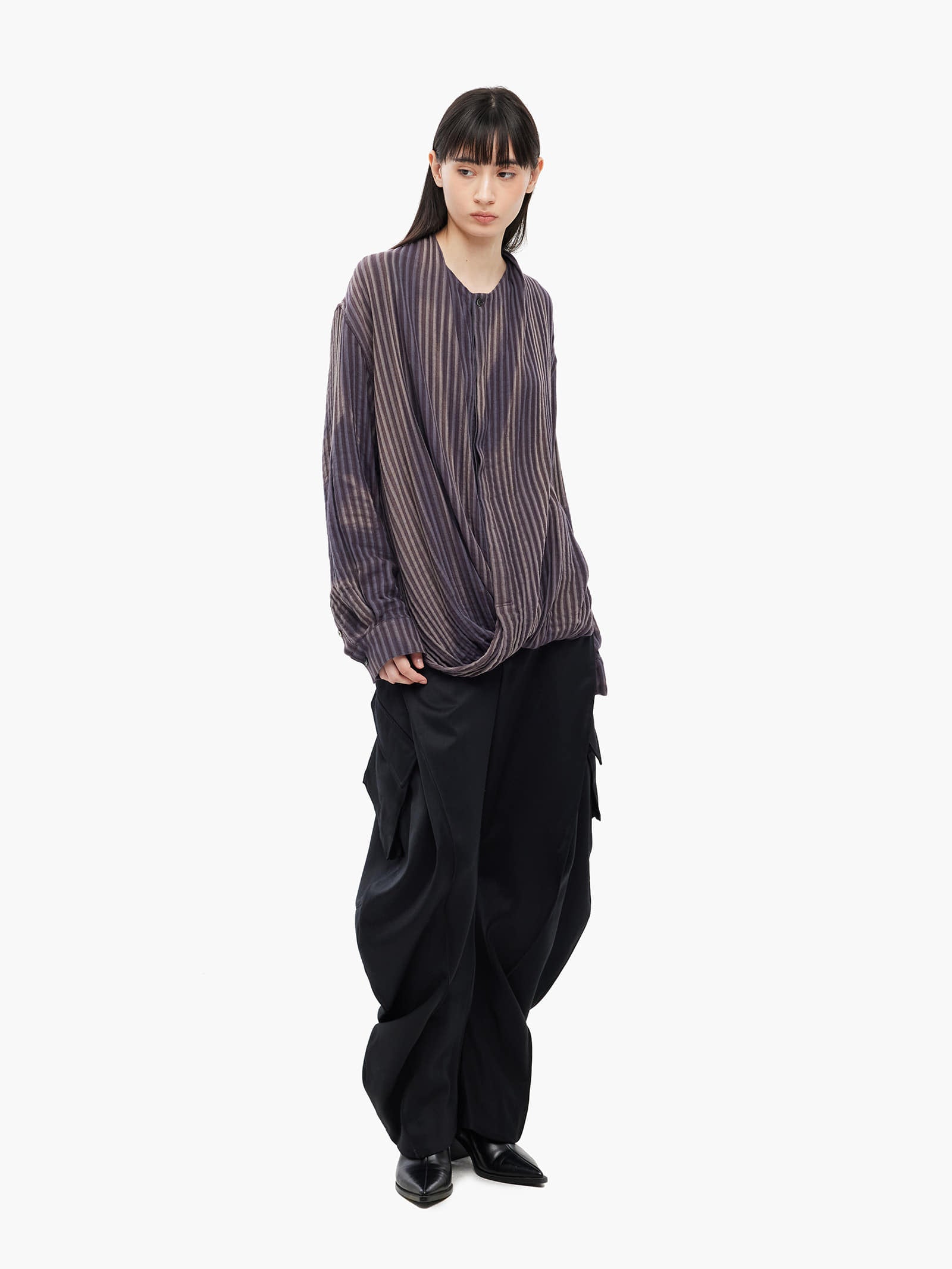 Jiyong Kim - Curved Multi Pocket Trousers (Black) product image 2 | TRAB K-Fashion Australia