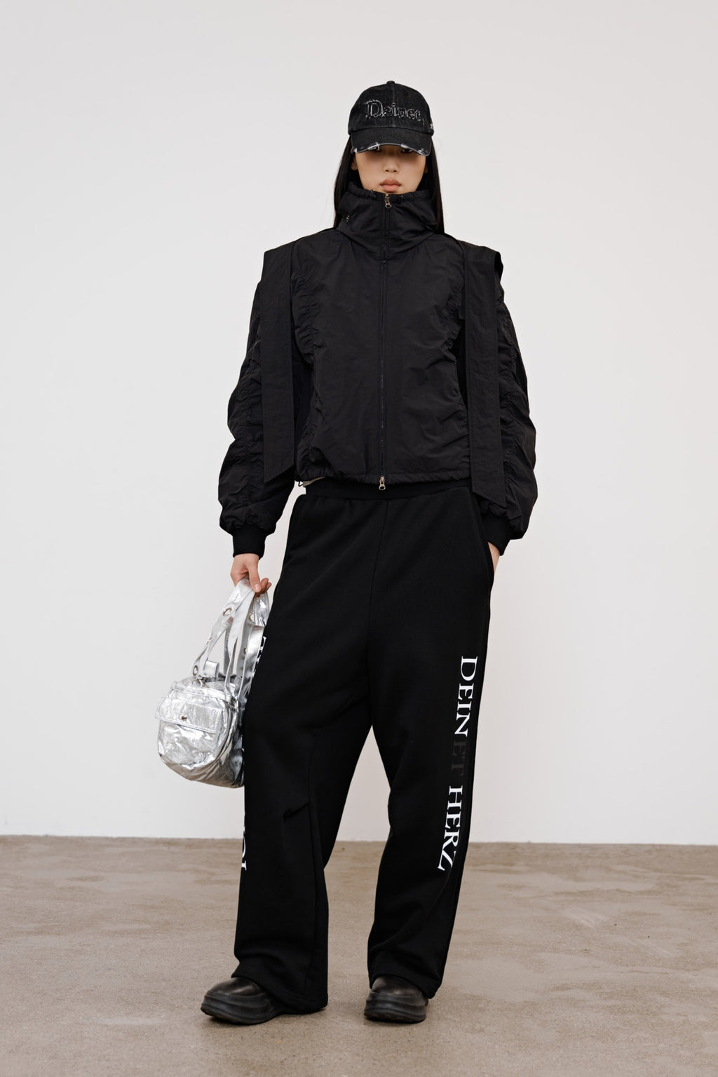 Deinet - Parka Ring Hooded Cropped Jumper (Black) product image 4 | TRAB K-Fashion Australia